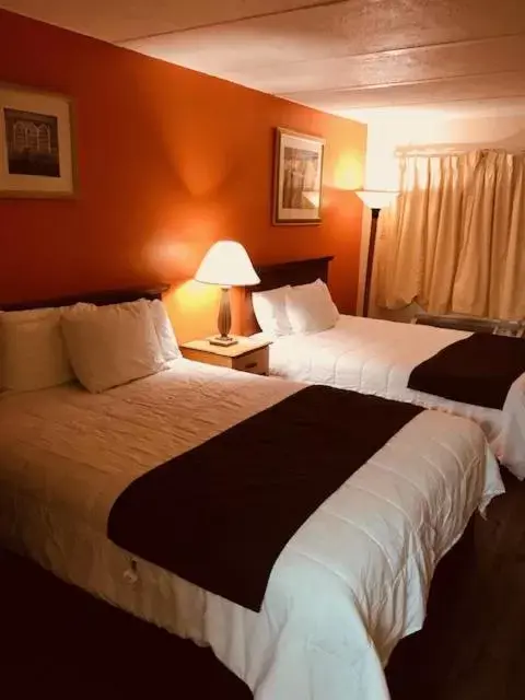 Photo of the whole room, Bed in Americas Best Value Inn Laredo