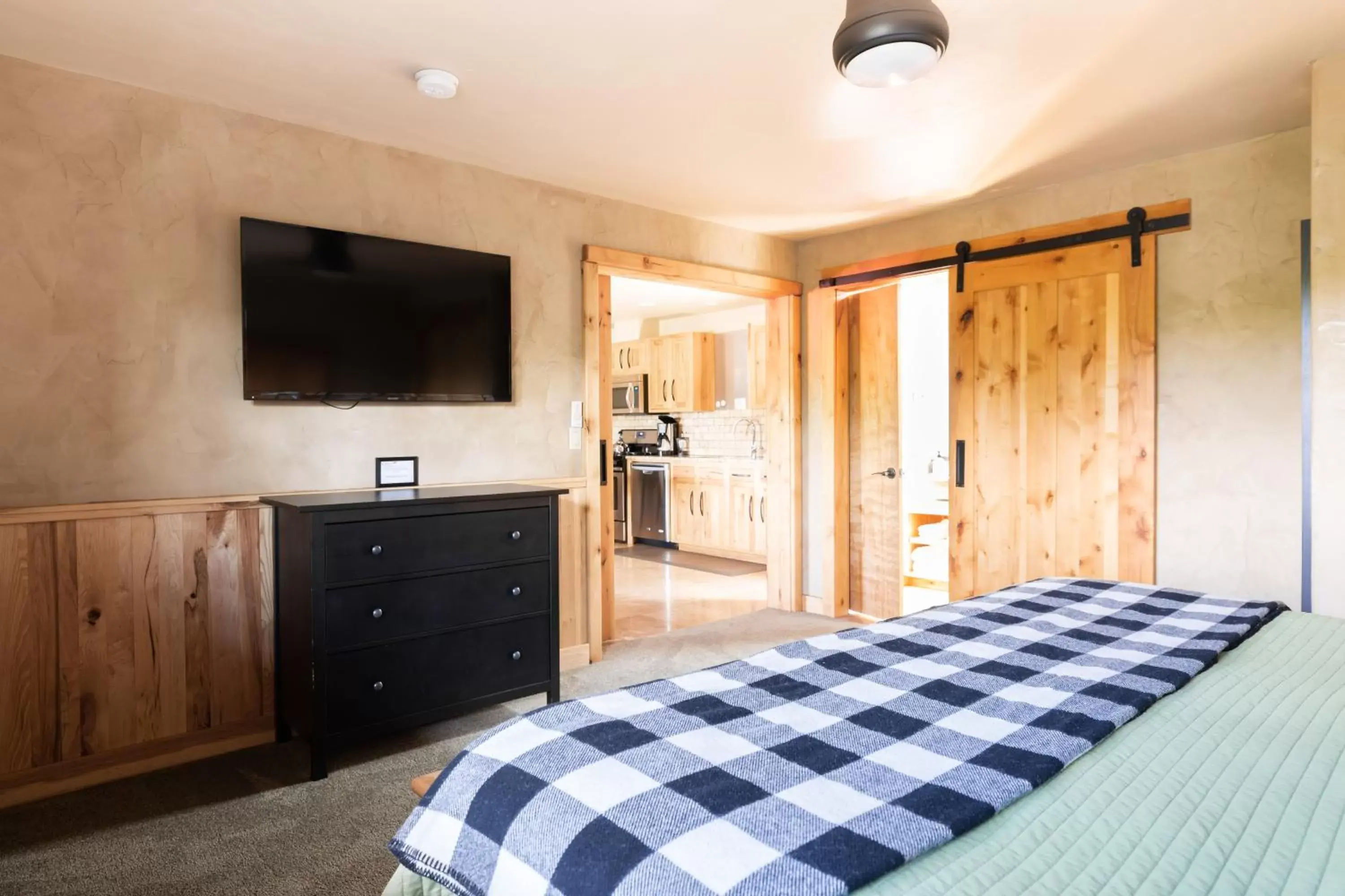 Bedroom, Bed in Wall Street Suites