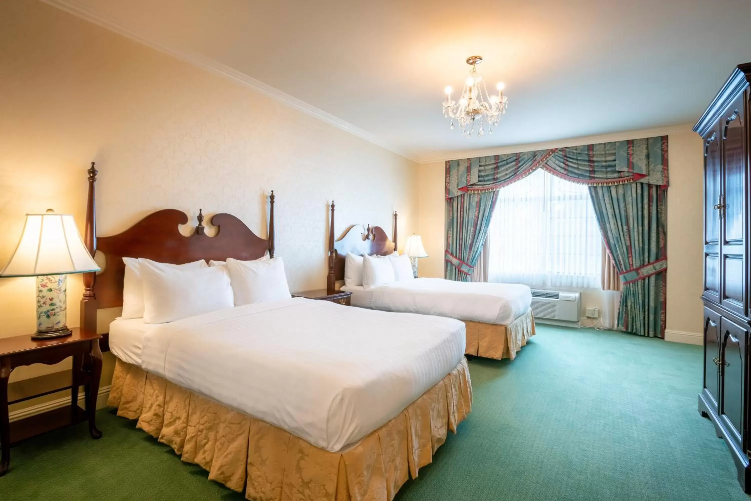 Deluxe Double - Accessible in The Bristol Hotel Campbell San Jose Deluxe Double - Accessible in The Bristol Hotel Campbell San Jose