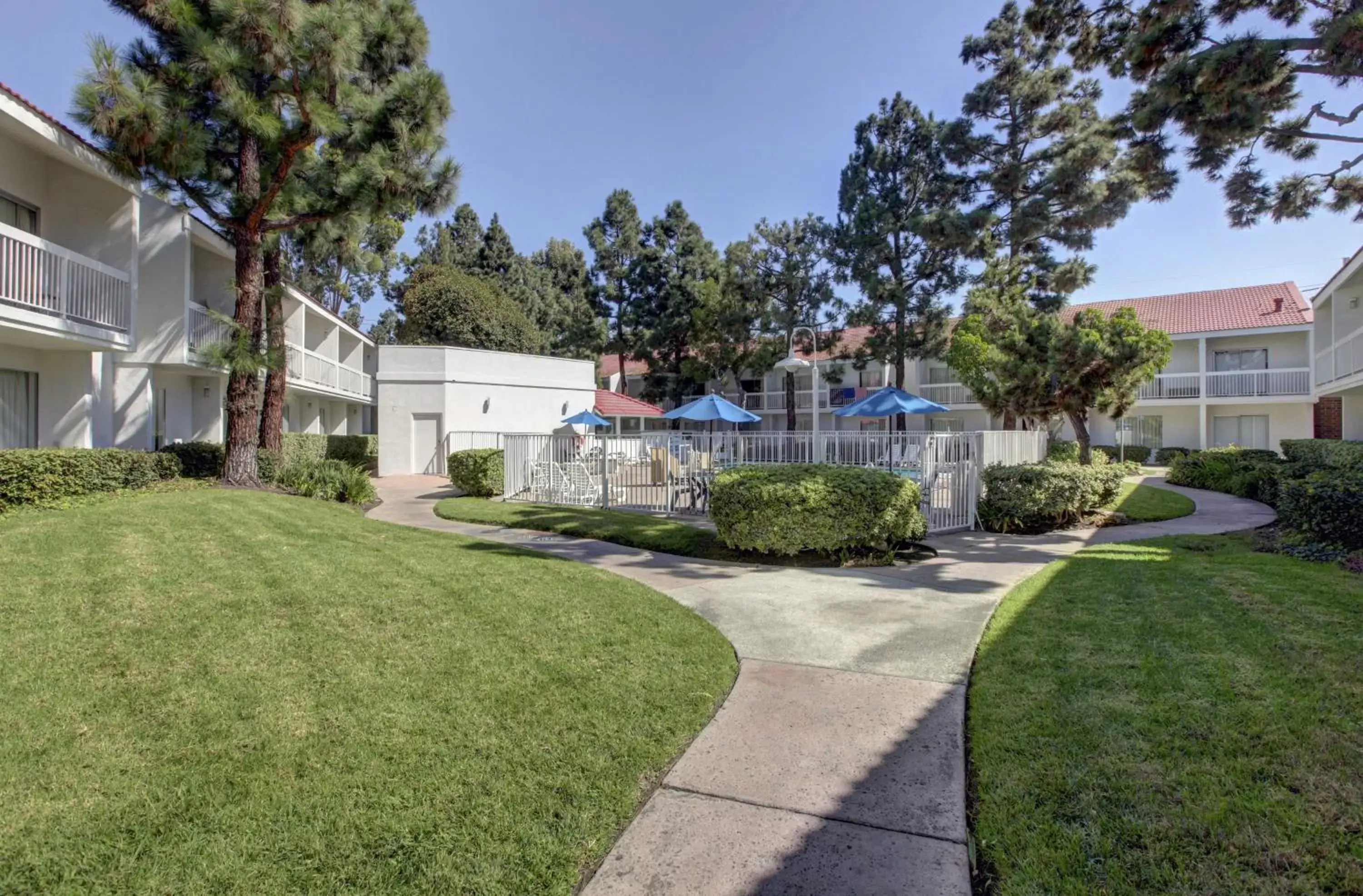 Facade/entrance, Property Building in Motel 6-Santa Ana, CA - Irvine - Orange County Airport