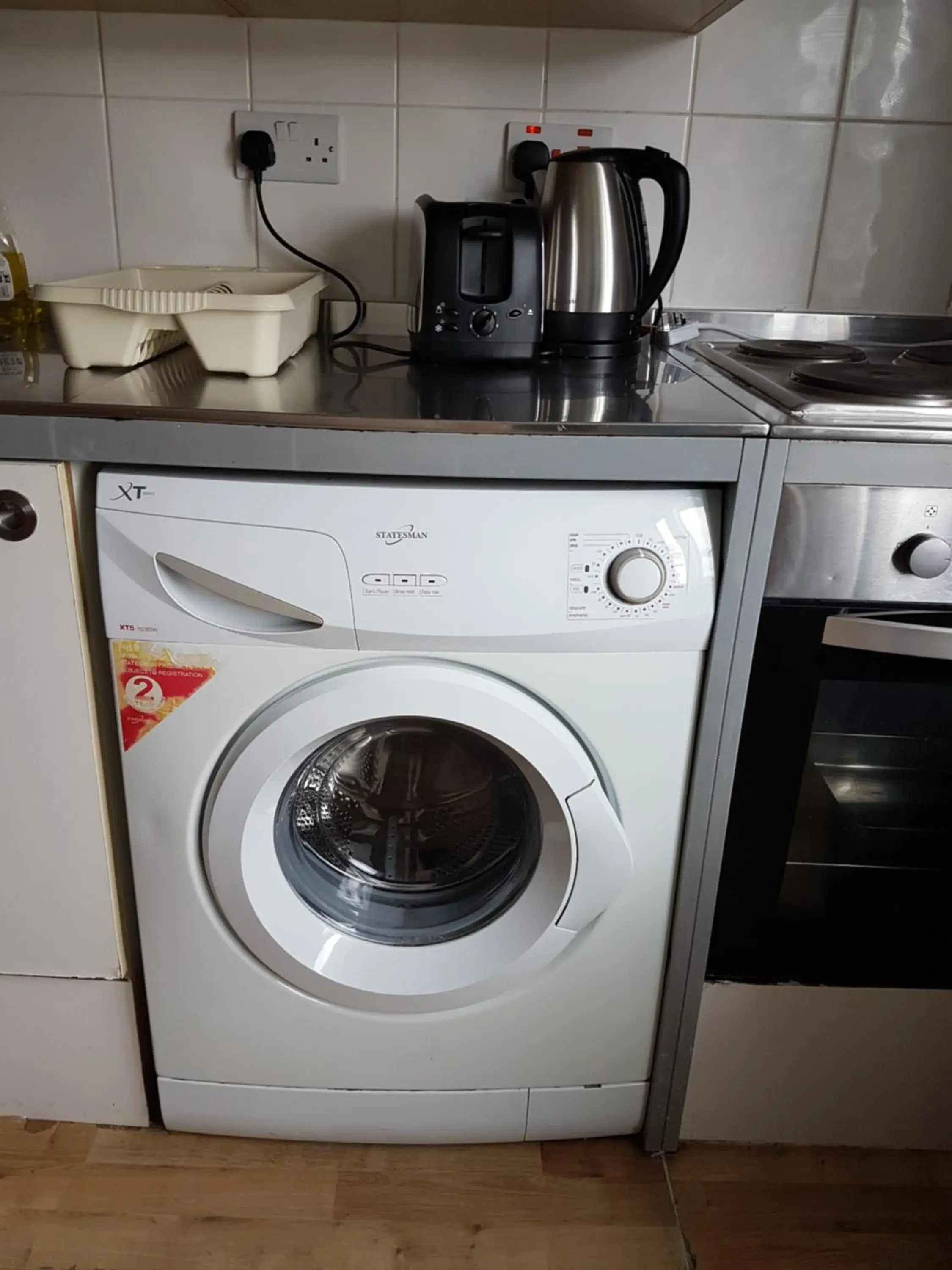 Kitchen/Kitchenette in London Queen Park Apartments