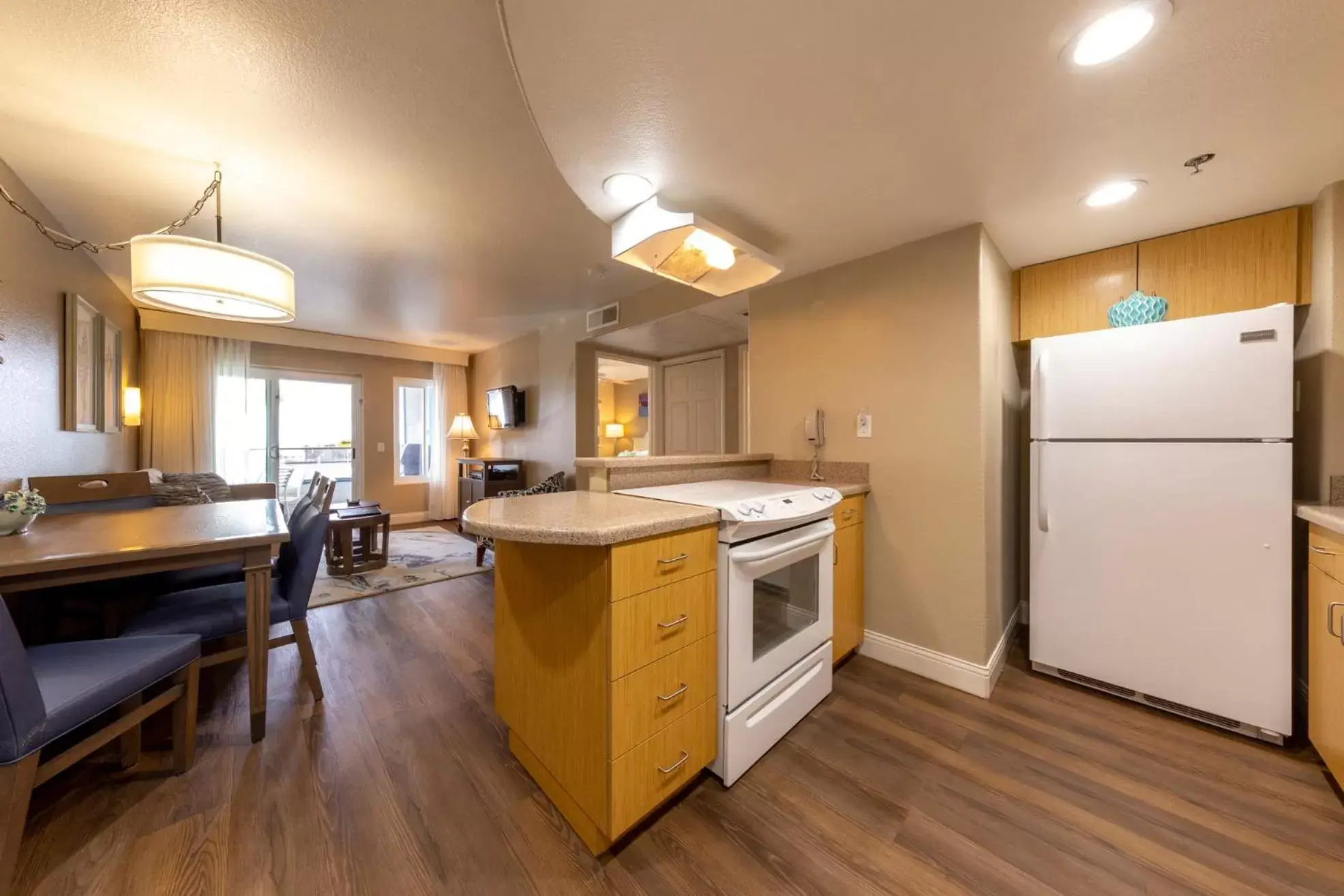 Kitchen/Kitchenette in Capistrano SurfSide Inn