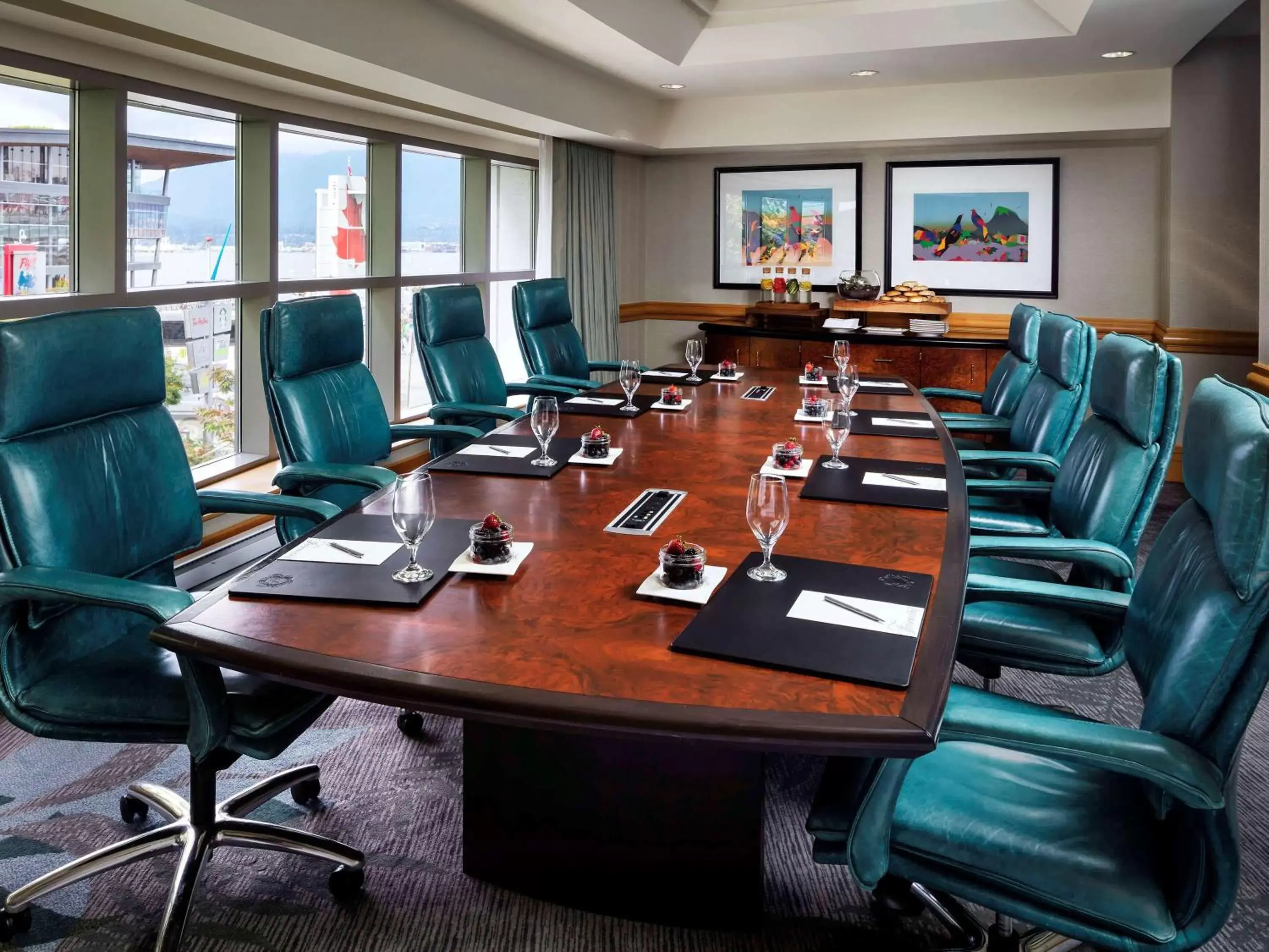 Business facilities in Fairmont Waterfront