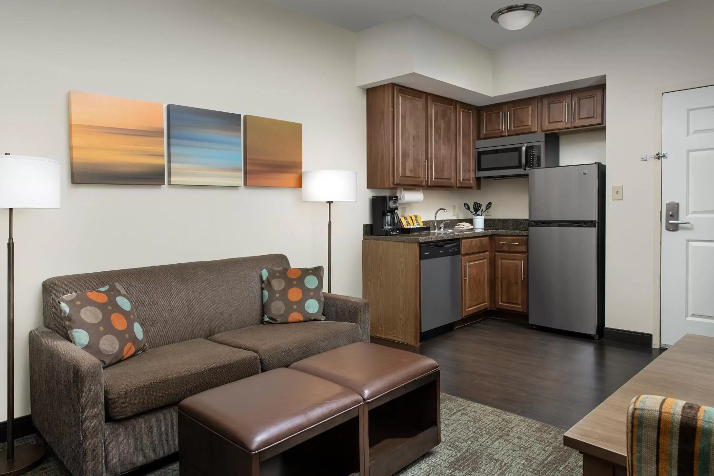 Kitchen or kitchenette, Kitchen/Kitchenette in Staybridge Suites Greenville I-85 Woodruff Road, an IHG Hotel