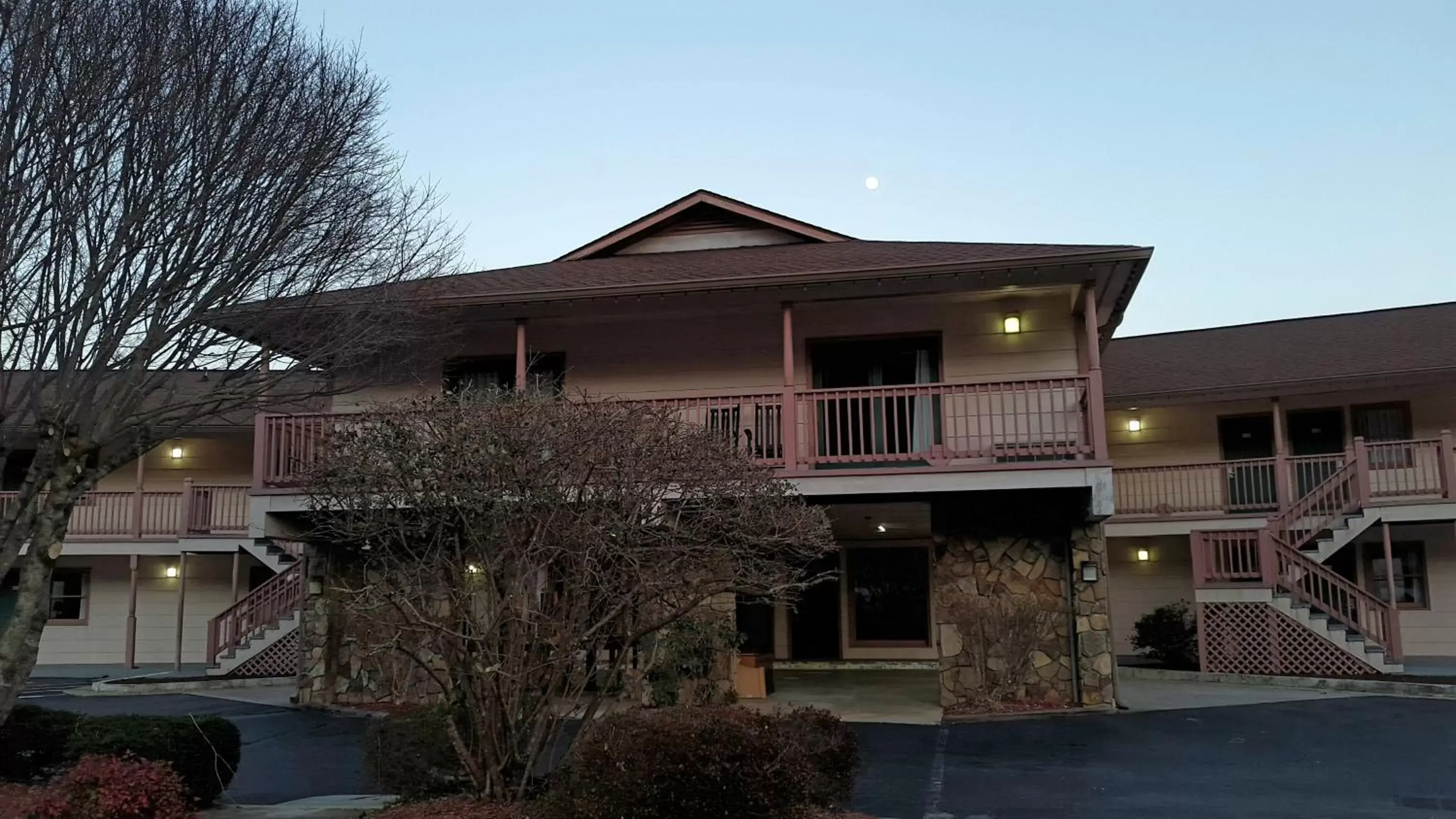 Property Building in Mountain Valley Inn
