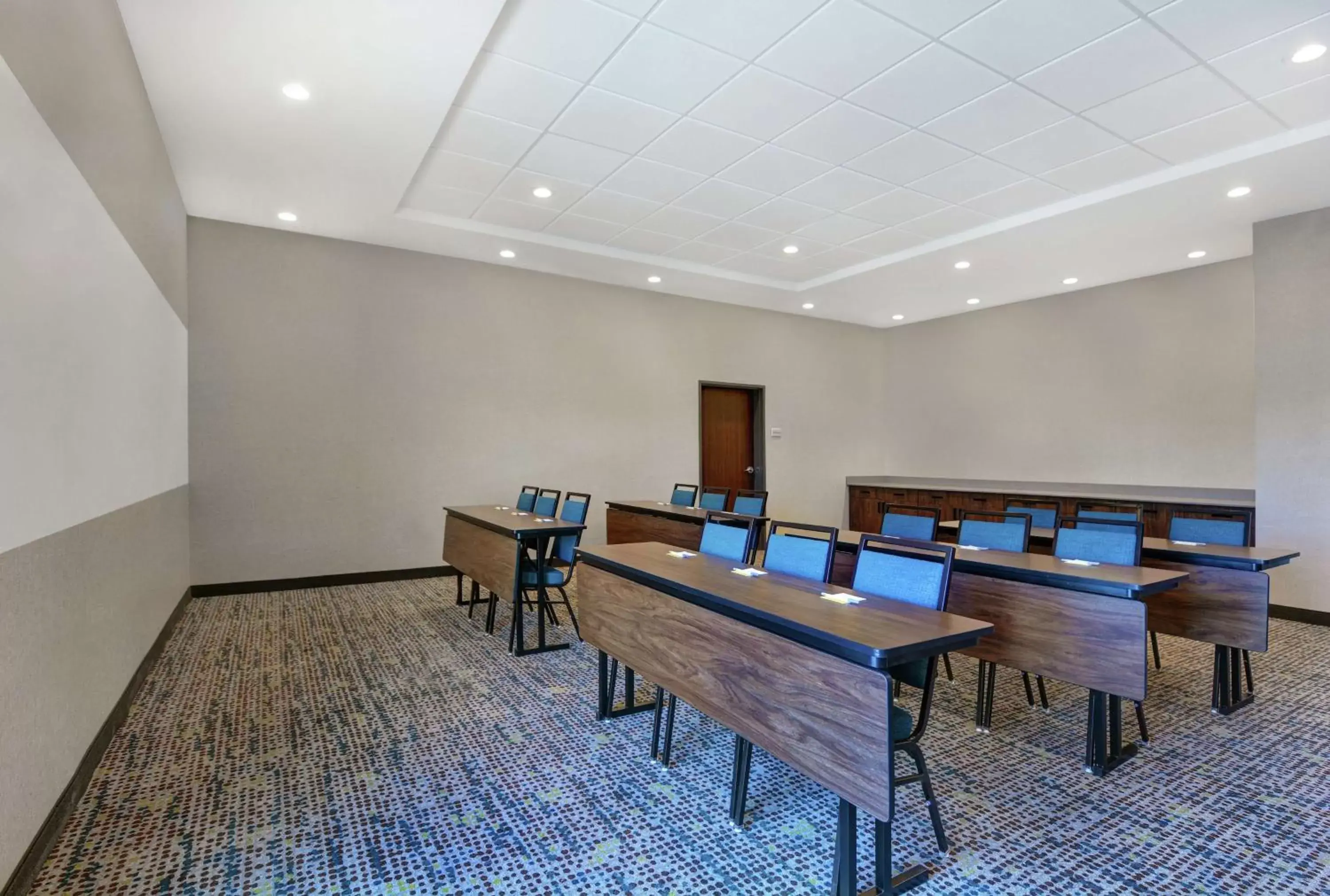 Meeting/conference room in Hampton Inn & Suites Middleburg, Fl