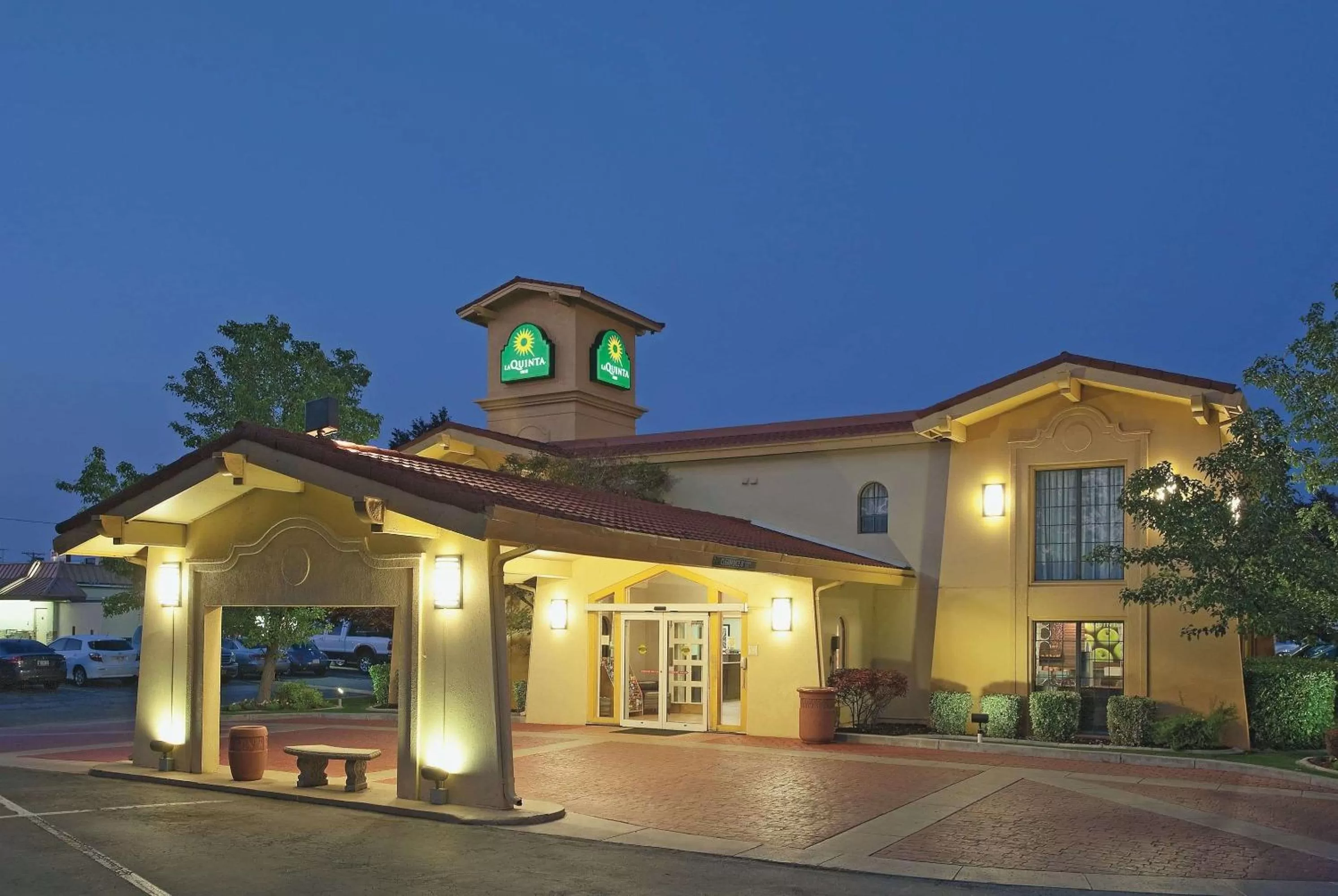Property building in La Quinta Inn by Wyndham Salt Lake City Midvale