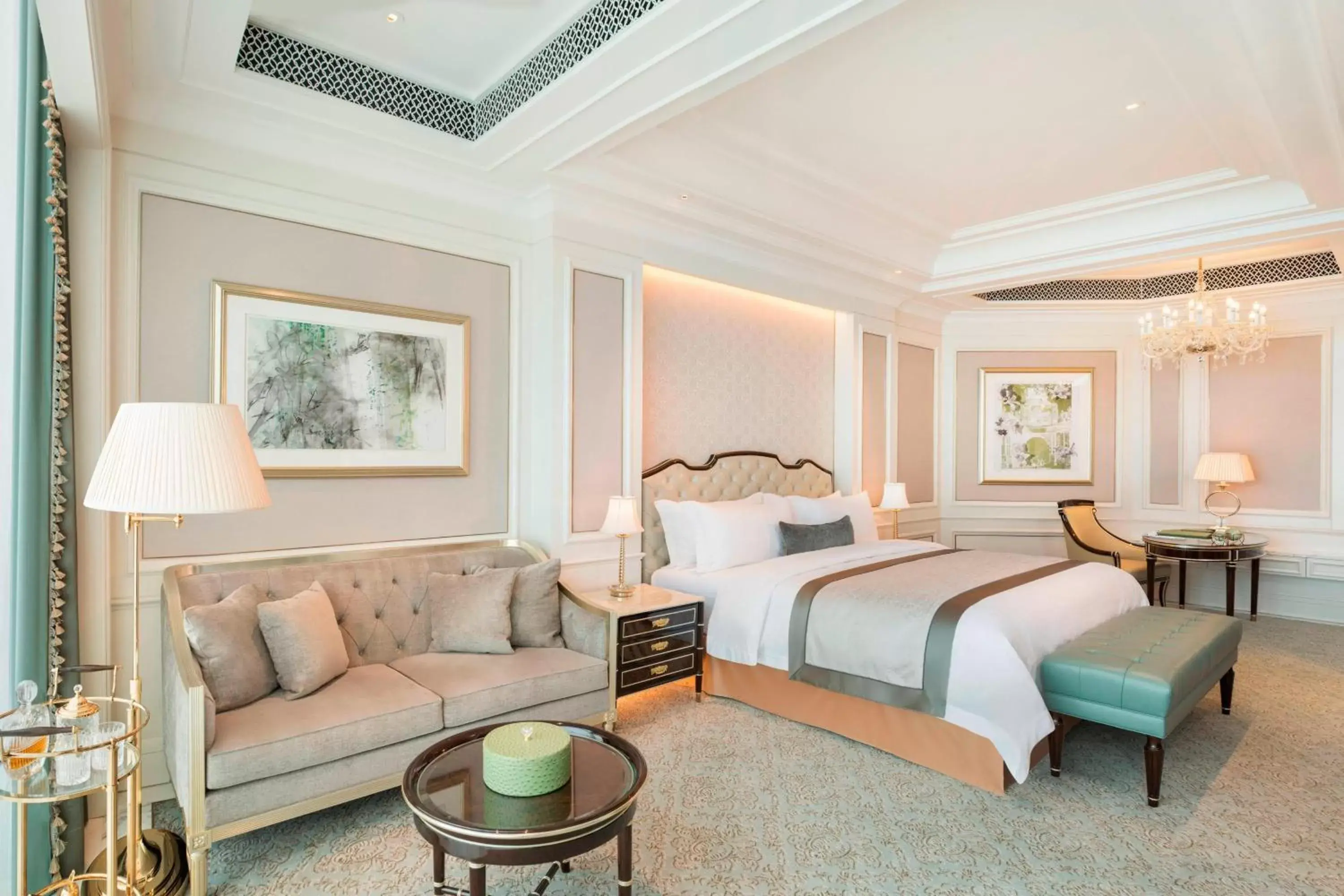 Photo of the whole room in The St. Regis Zhuhai