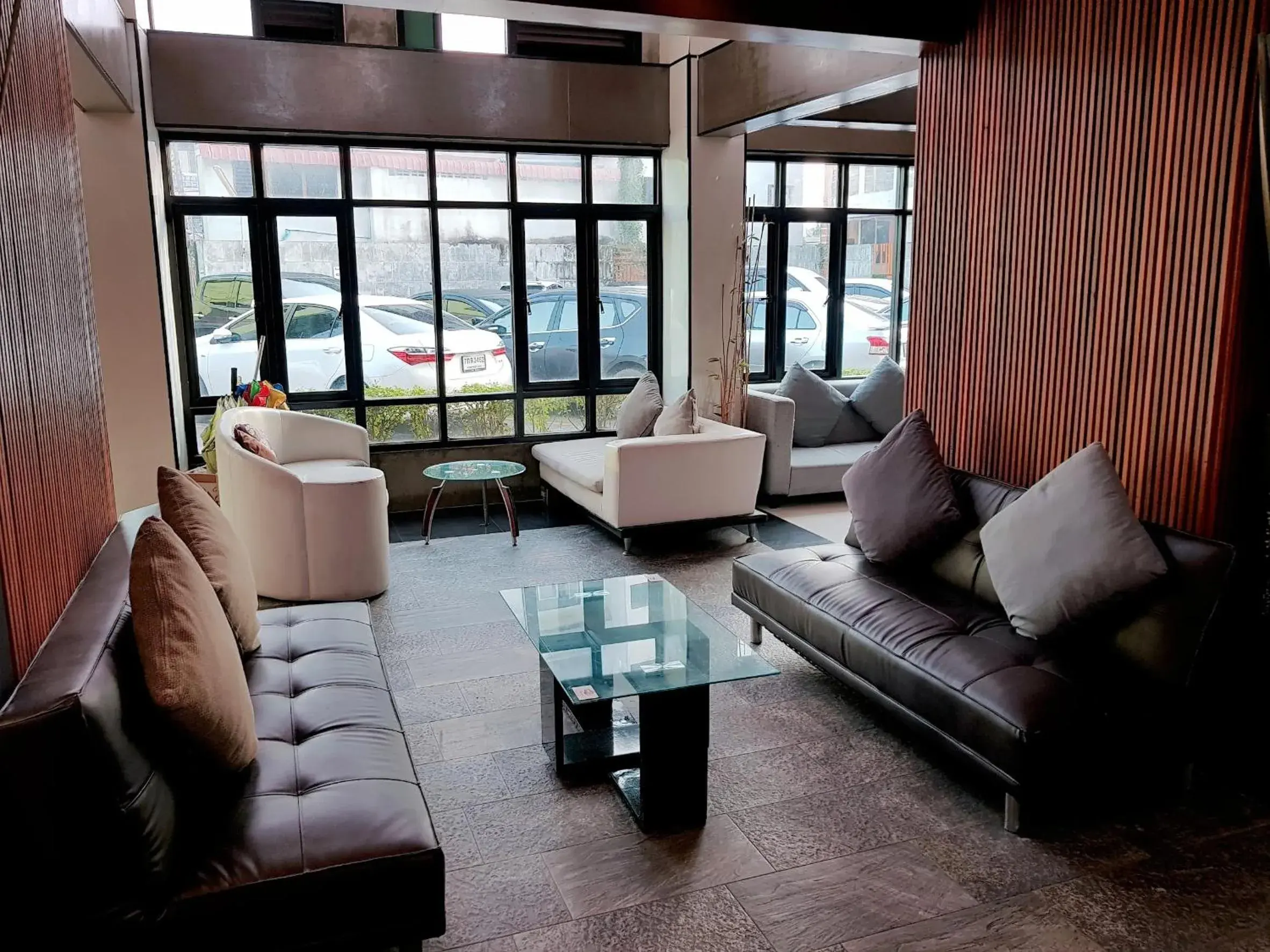 Restaurant/places to eat, Seating Area in Izen Budget Hotel & Residence