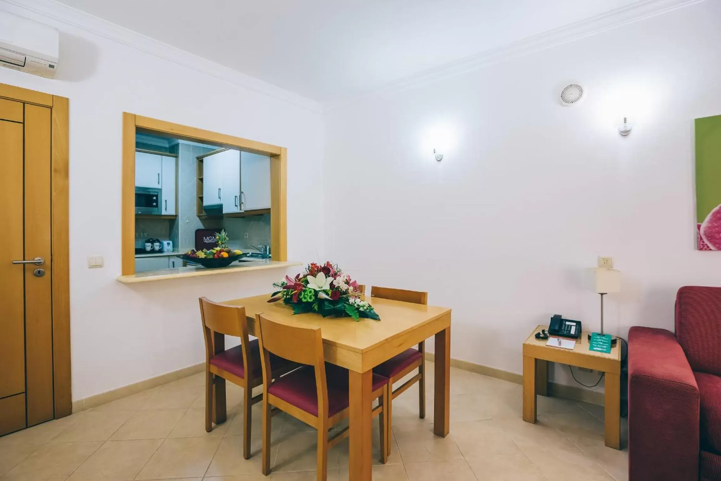 Living room, Dining Area in Grand Muthu Forte do Vale