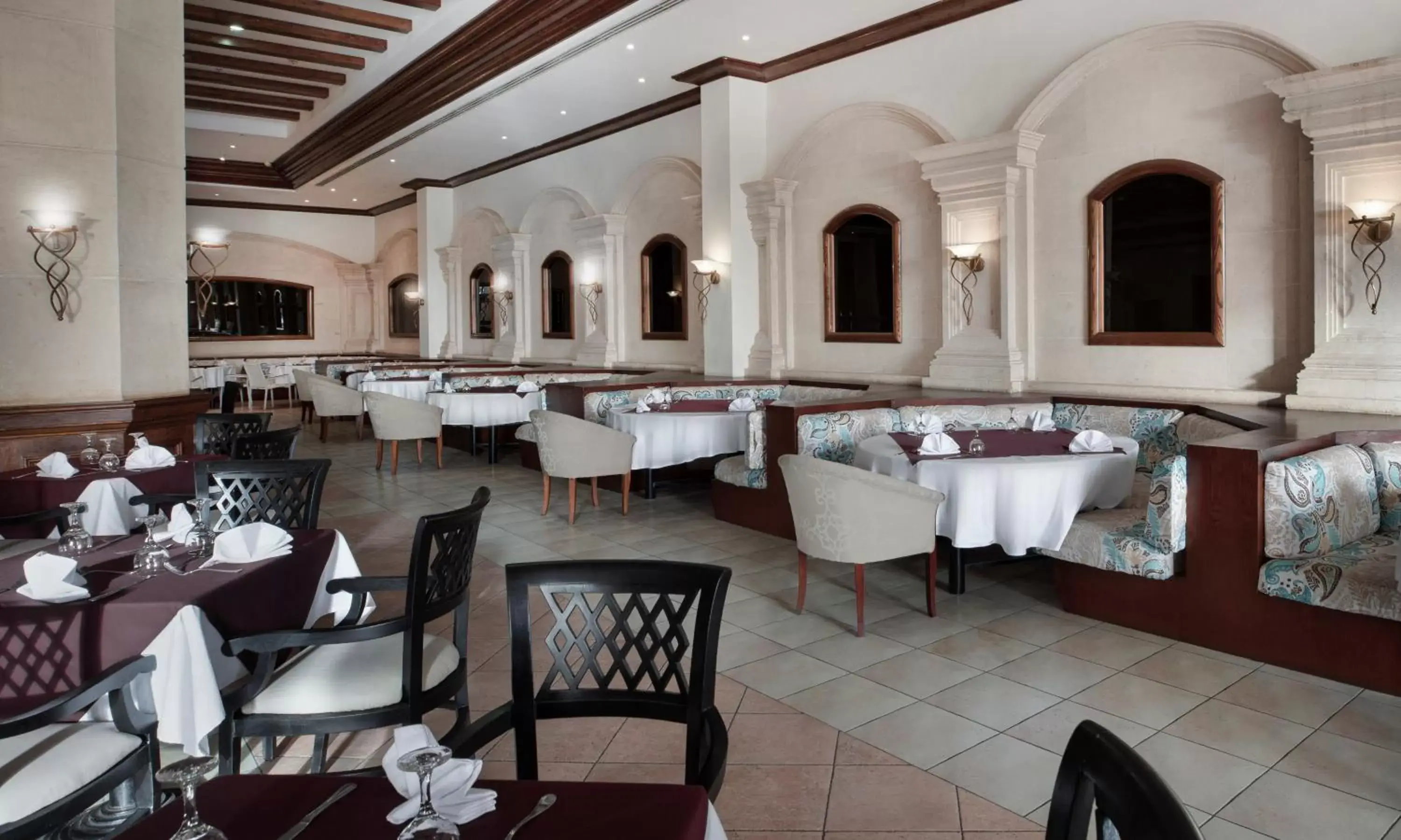 Restaurant/Places to Eat in Pyramisa Beach Resort Sahl Hasheesh