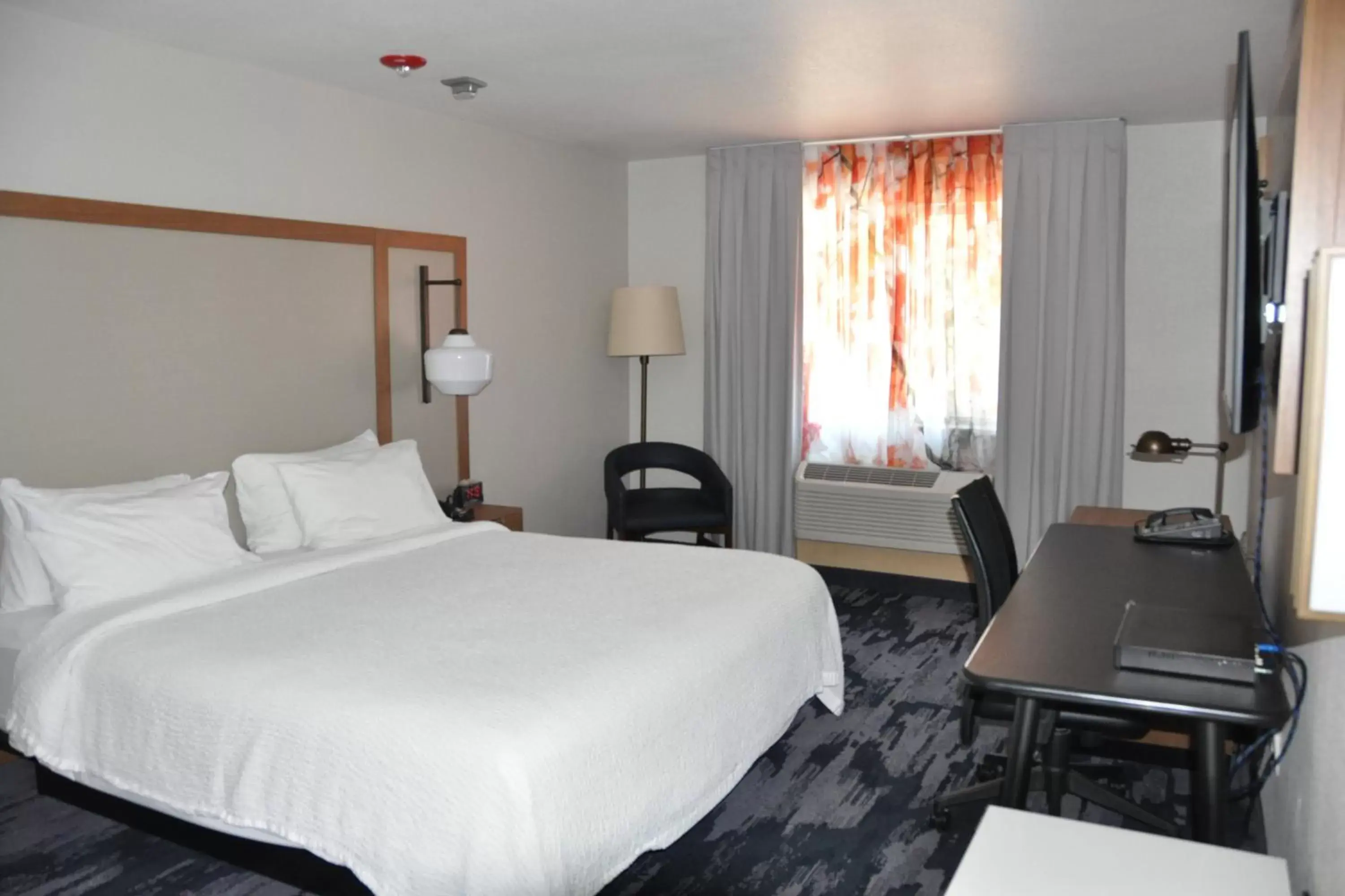 Photo of the whole room, Bed in Fairfield Inn & Suites Ukiah Mendocino County