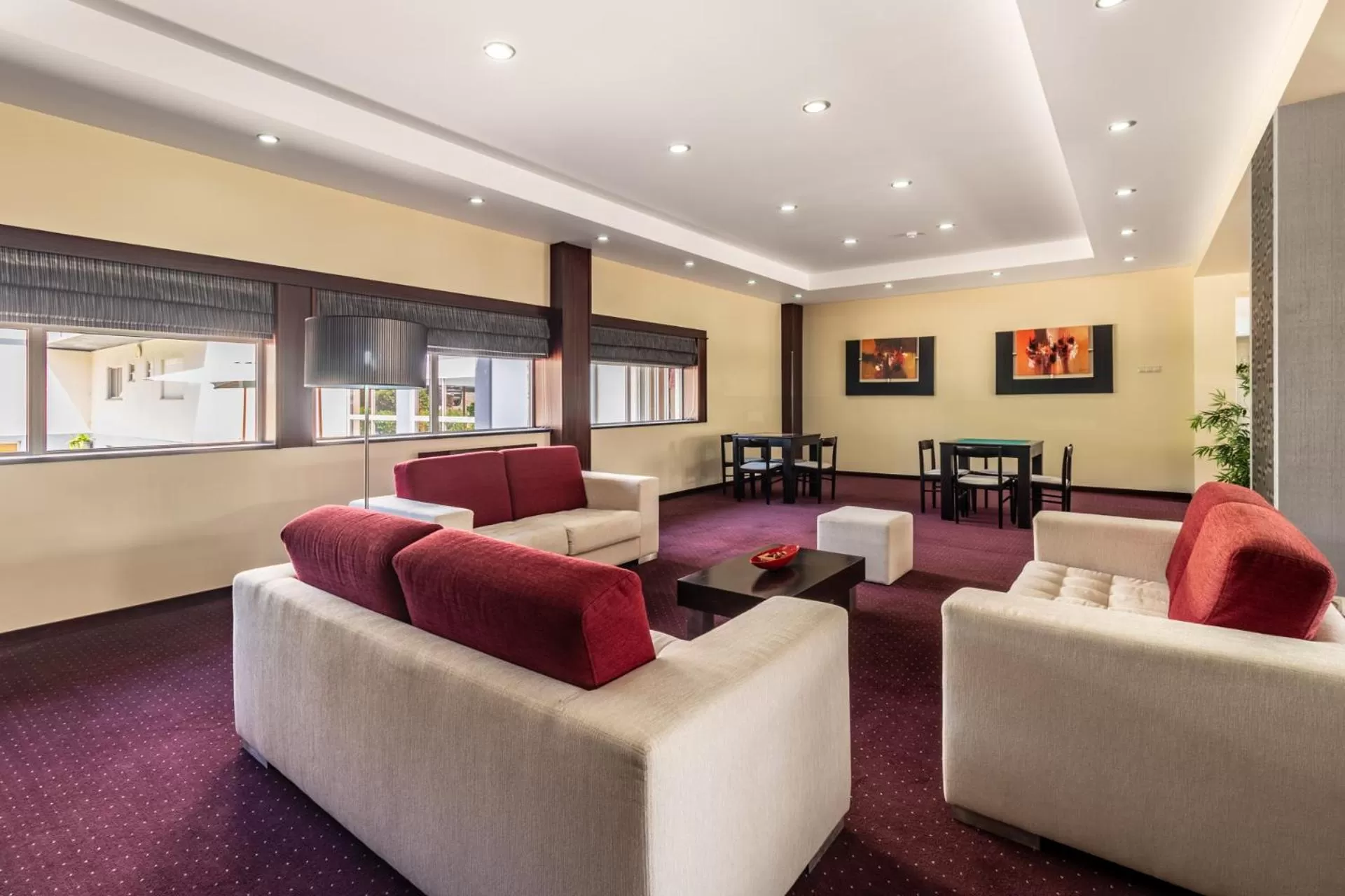 Communal lounge/ TV room in Hotel Colmeia