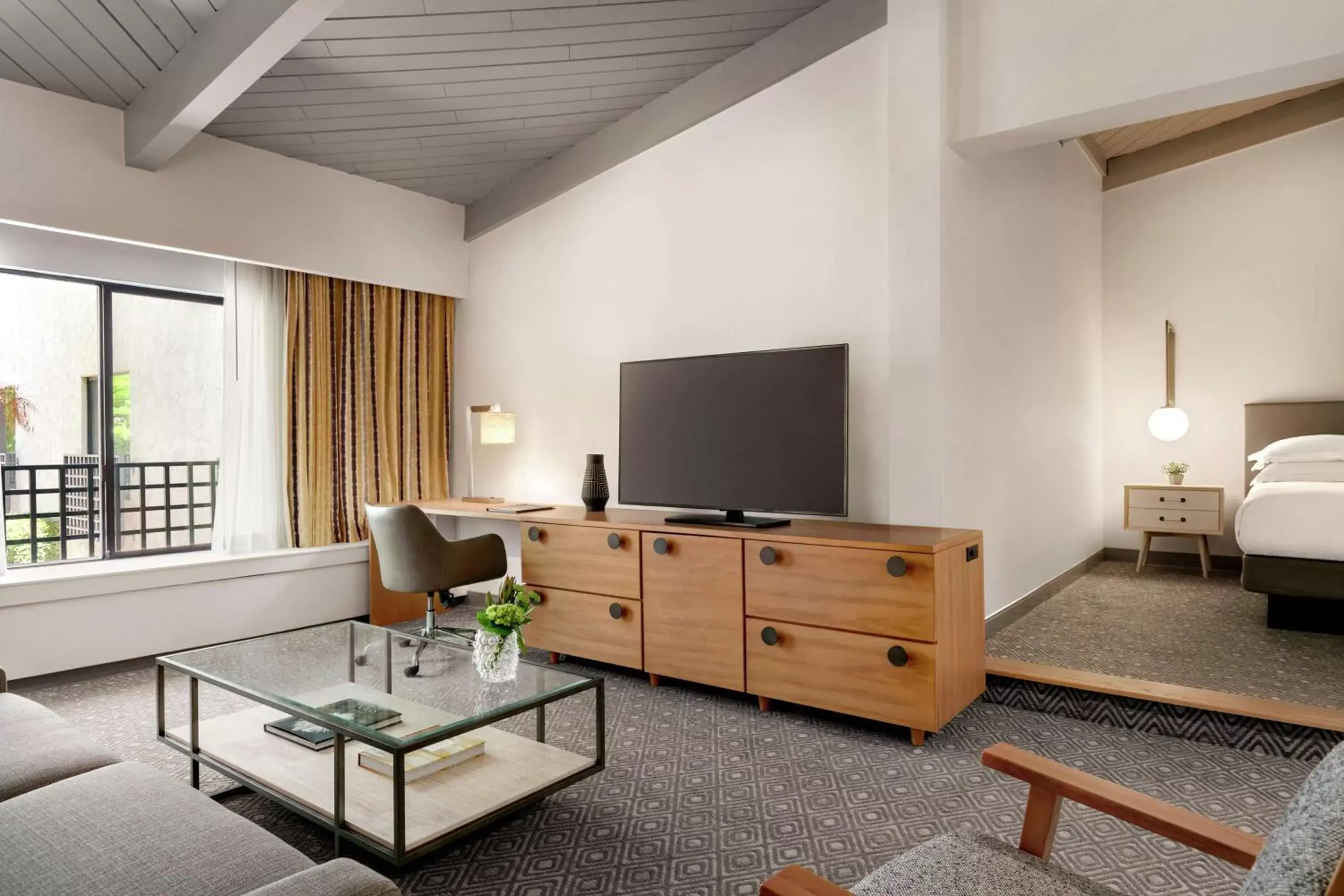 Living room, TV/Entertainment Center in Hilton Scottsdale Resort & Villas