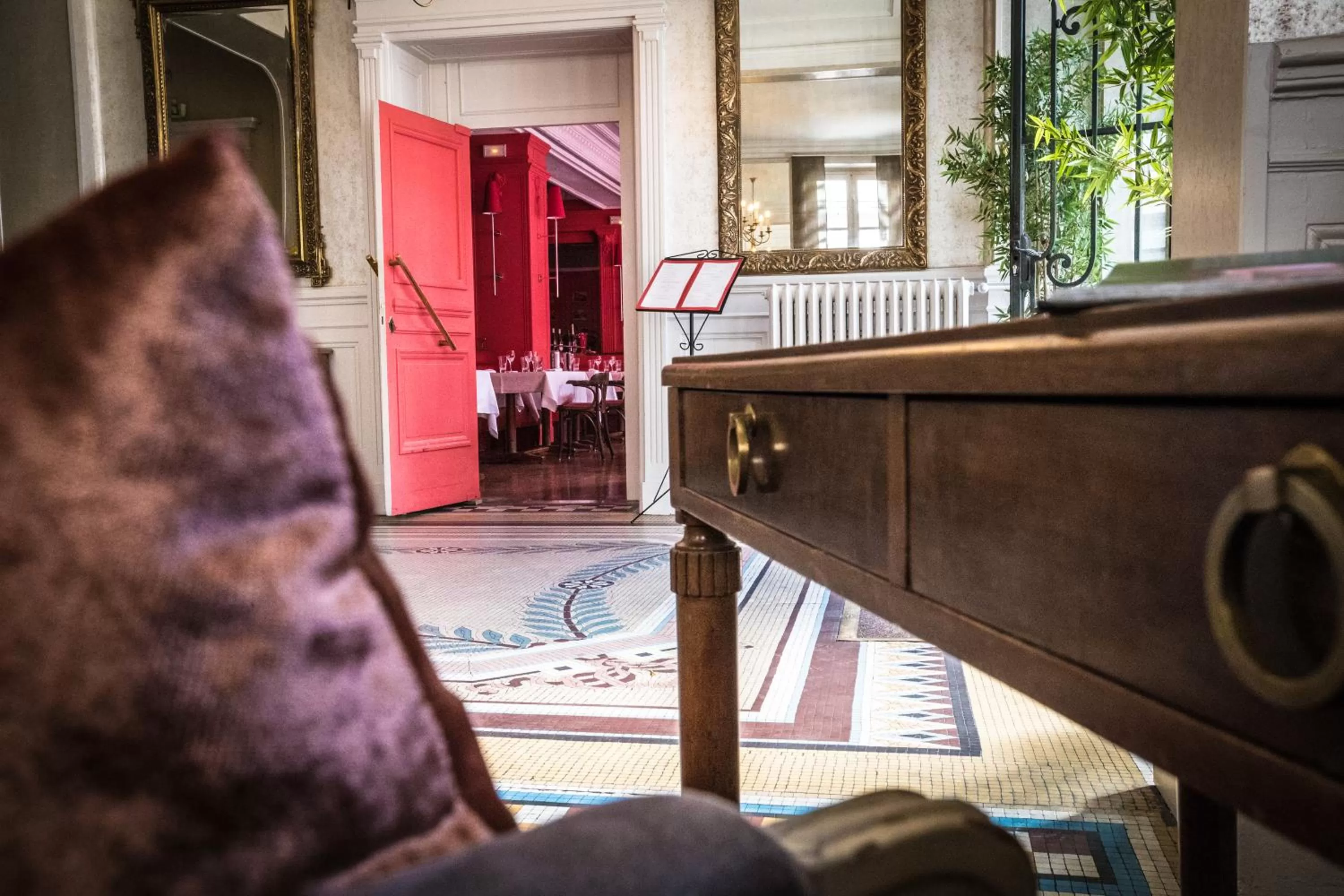 Lobby or reception in Best Western Hôtel de France