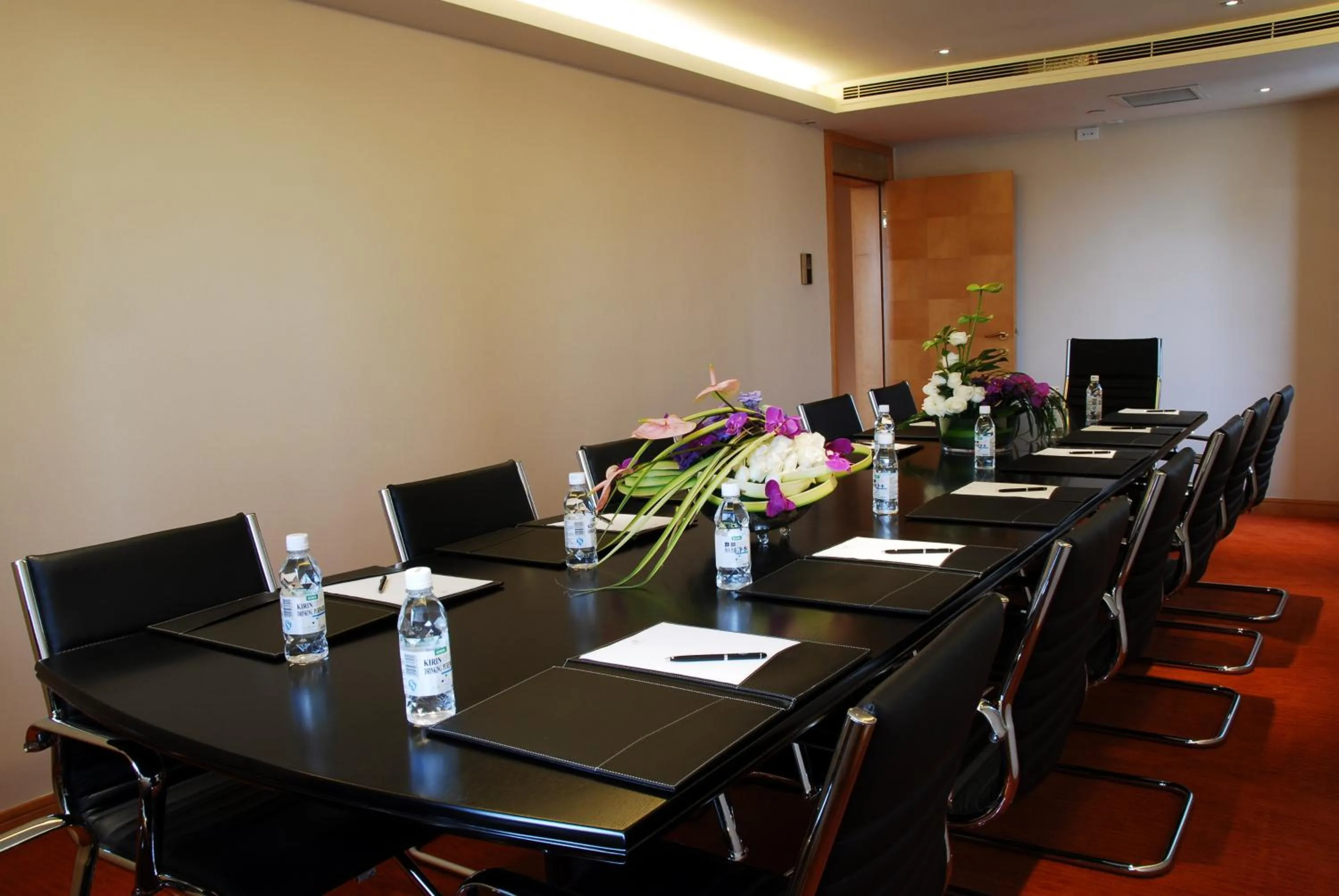 Business facilities in Wealthy All Suite Hotel Suzhou