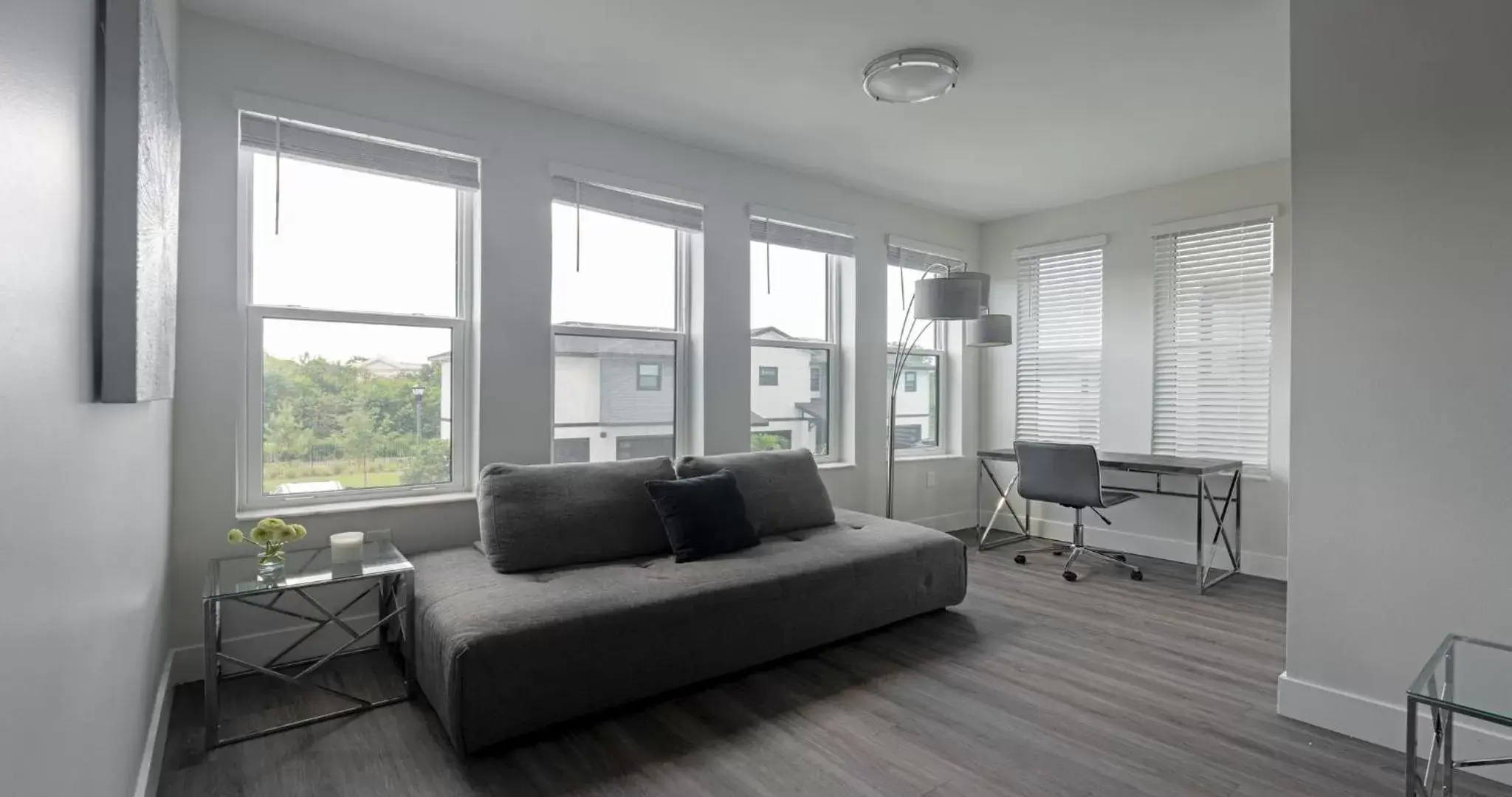 Living room, Seating Area in Westshore Apartments by Barsala