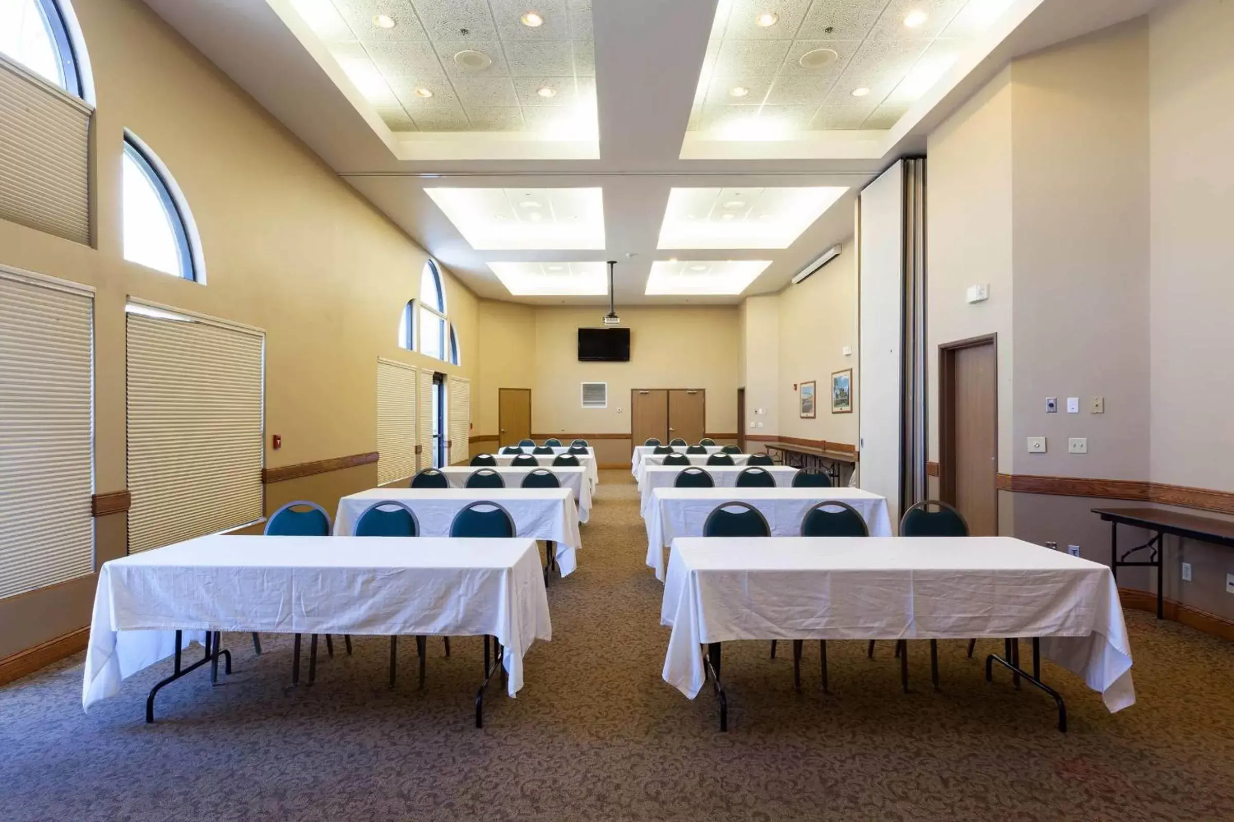 Banquet/Function facilities in AmericInn by Wyndham Valley City Conference Center