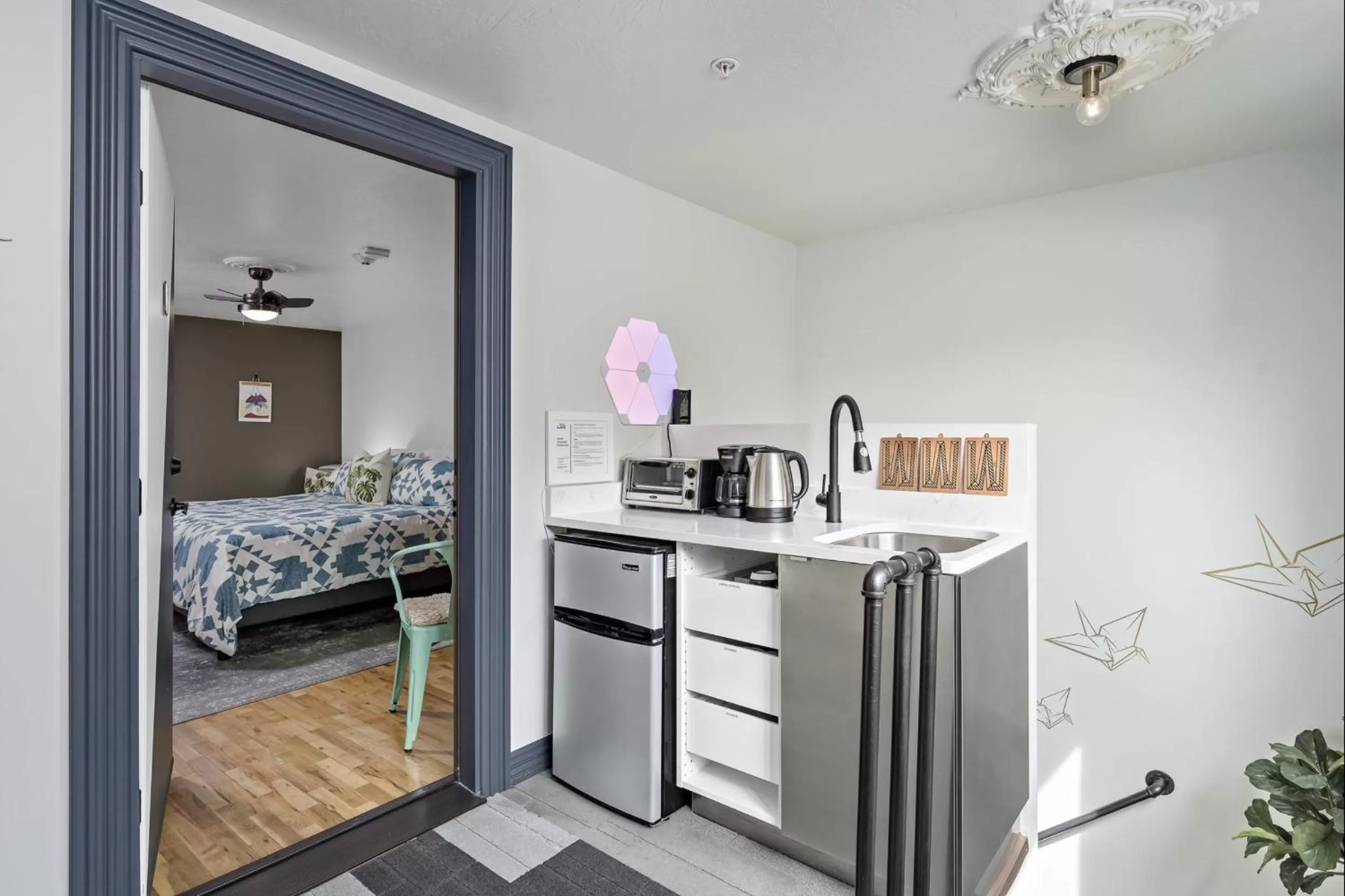 Kitchen or kitchenette, Bed in The Wesley Walla Walla