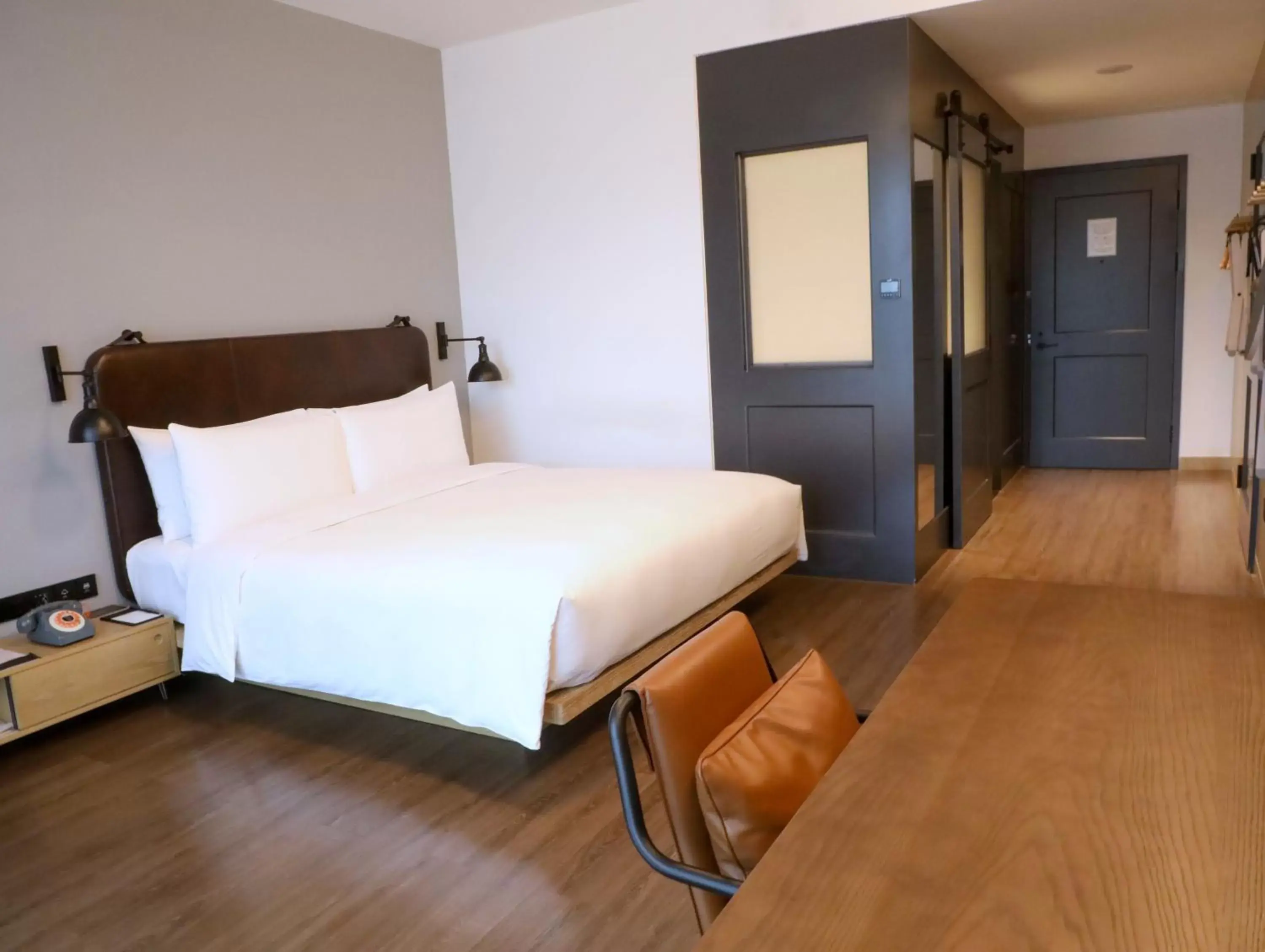 Selected King Room with City View in Moxy Shenzhen North Station Selected King Room with City View in Moxy Shenzhen North Station