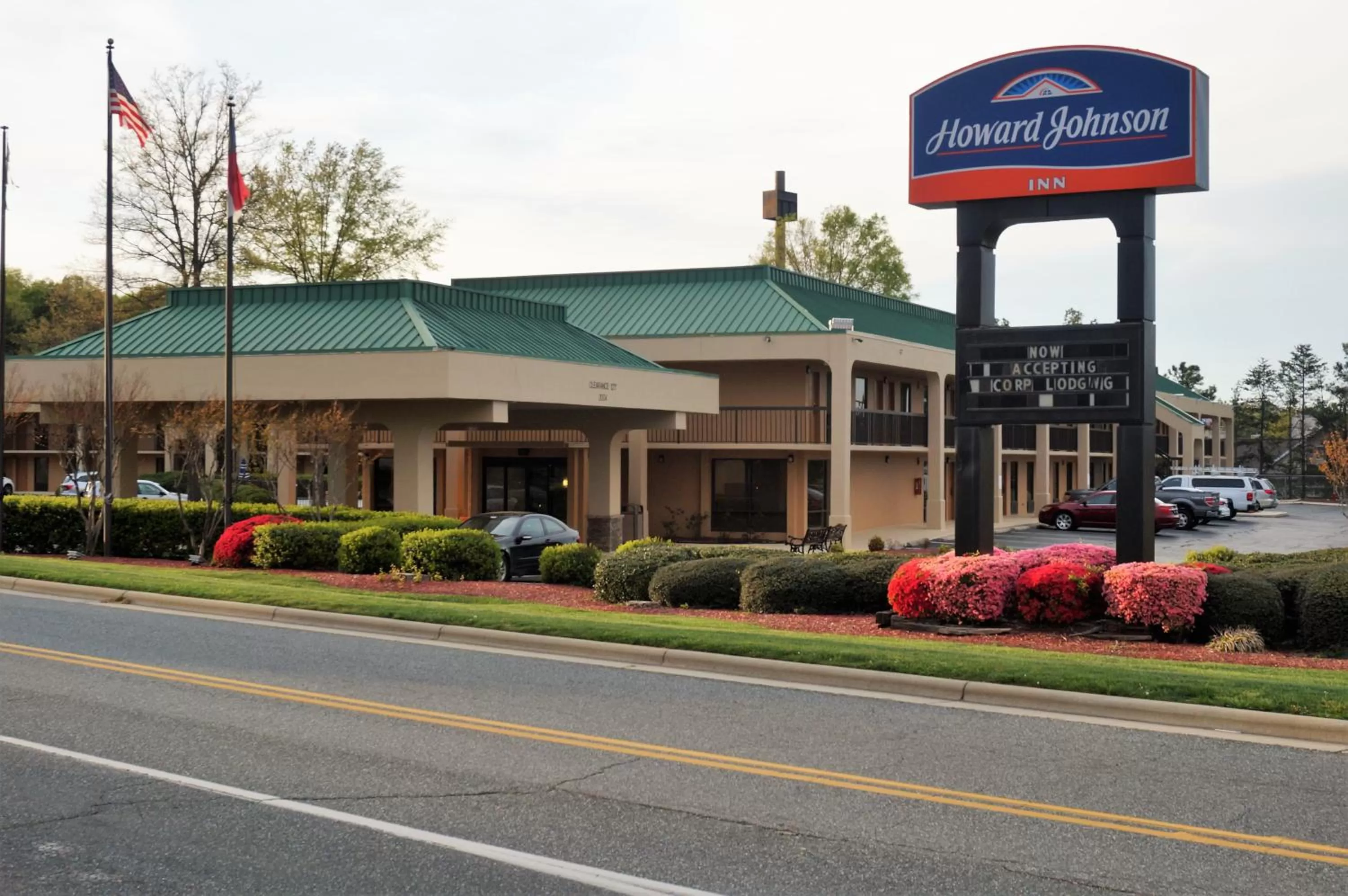 Property building in Howard Johnson by Wyndham Greensboro Near the Coliseum