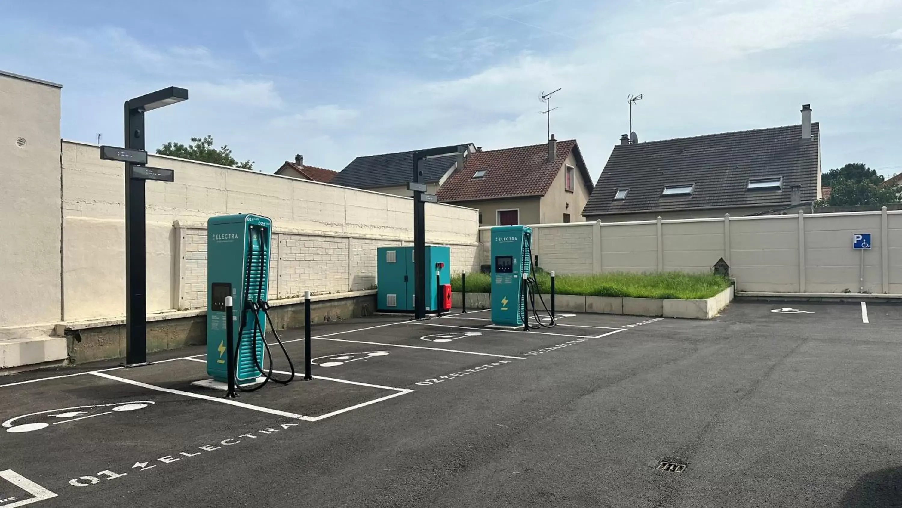 Parking in Kyriad Le Bourget Centre- Parc Des Expositions