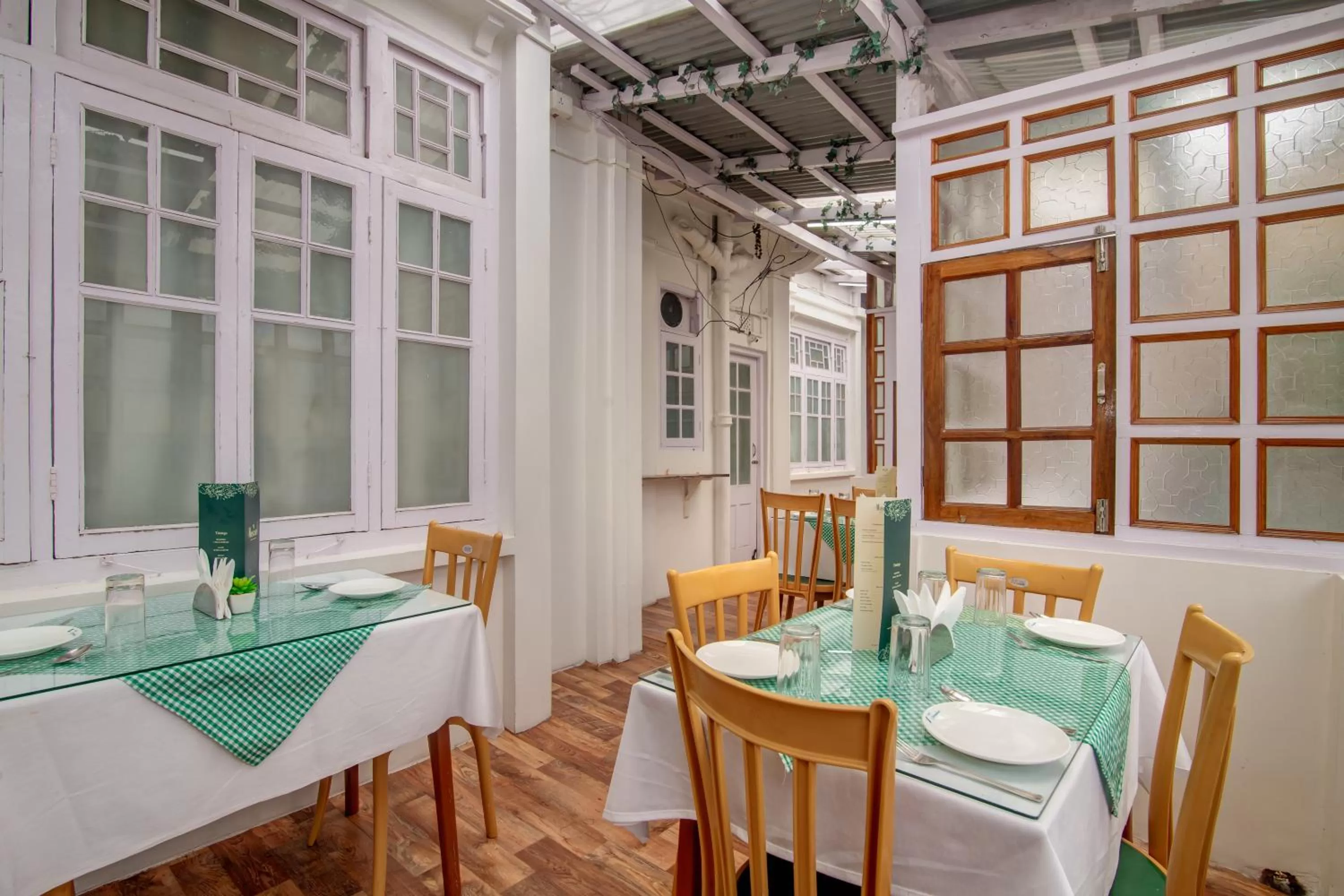 Restaurant/places to eat in Muscatel Spring Burn - 100 Mts from Mall Road