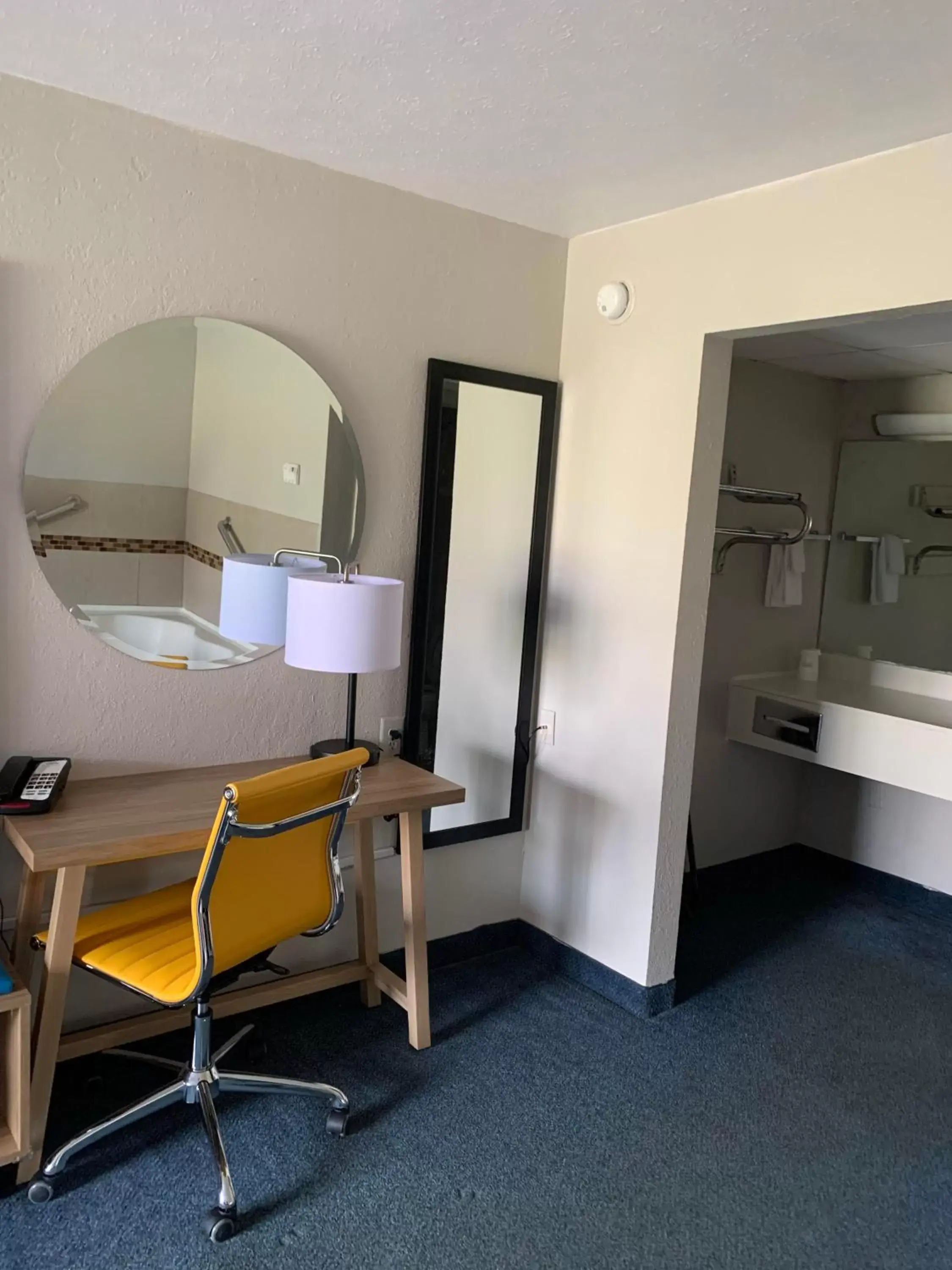 hair dresser, Bed in Days Inn by Wyndham Louisville Airport Fair and Expo Center