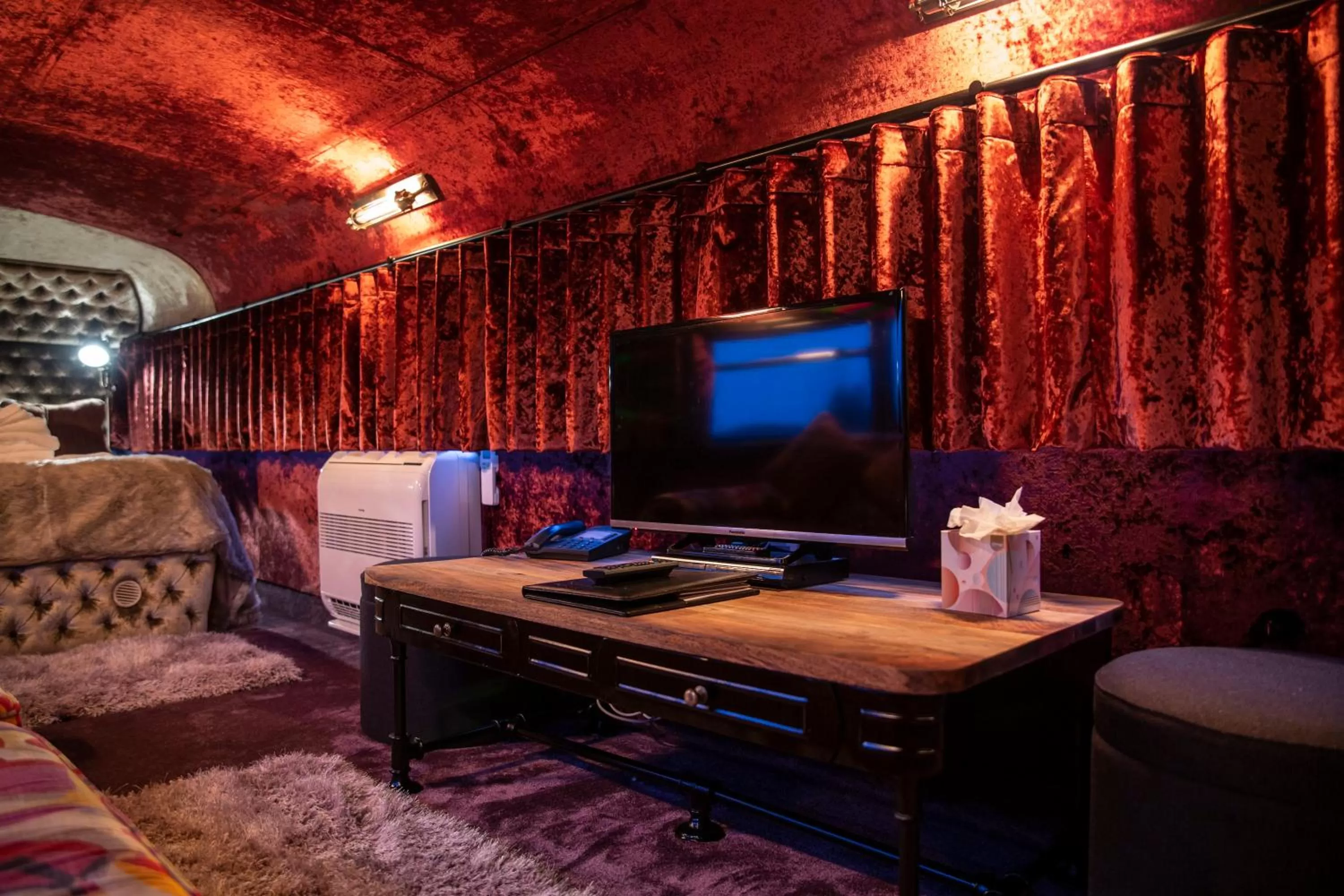 TV/Entertainment Center in South Causey Inn