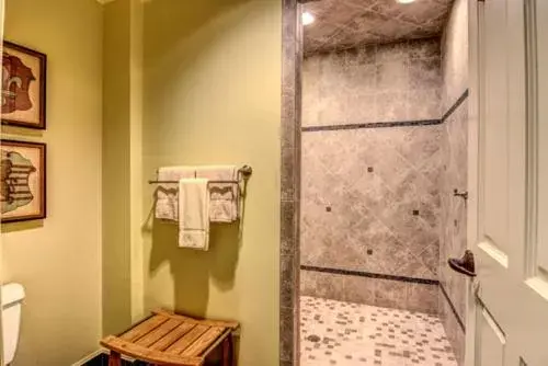 Bathroom in Cottages and Suites at River Landing