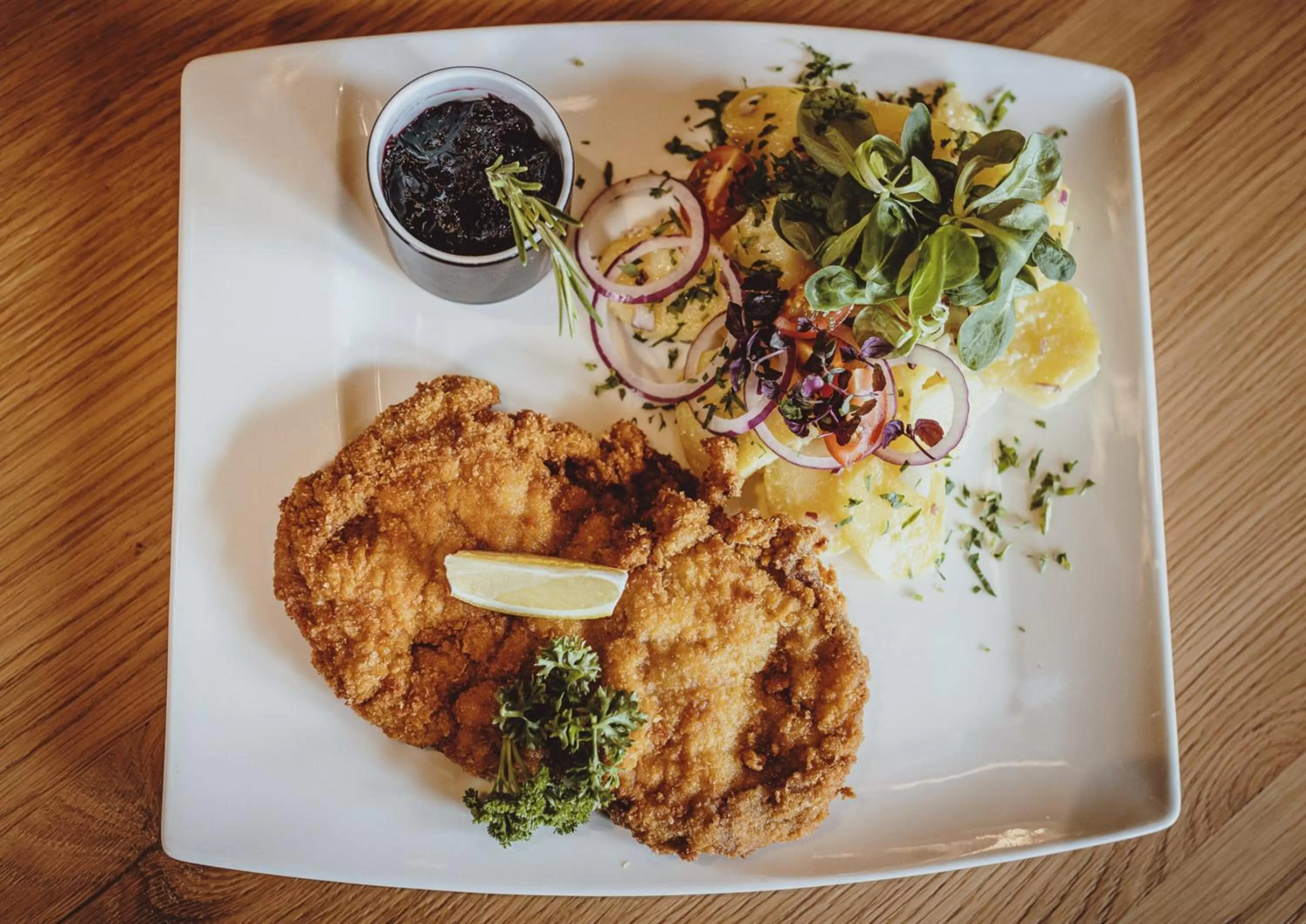 Food and drinks in Cella Central Historic Boutique Hotel