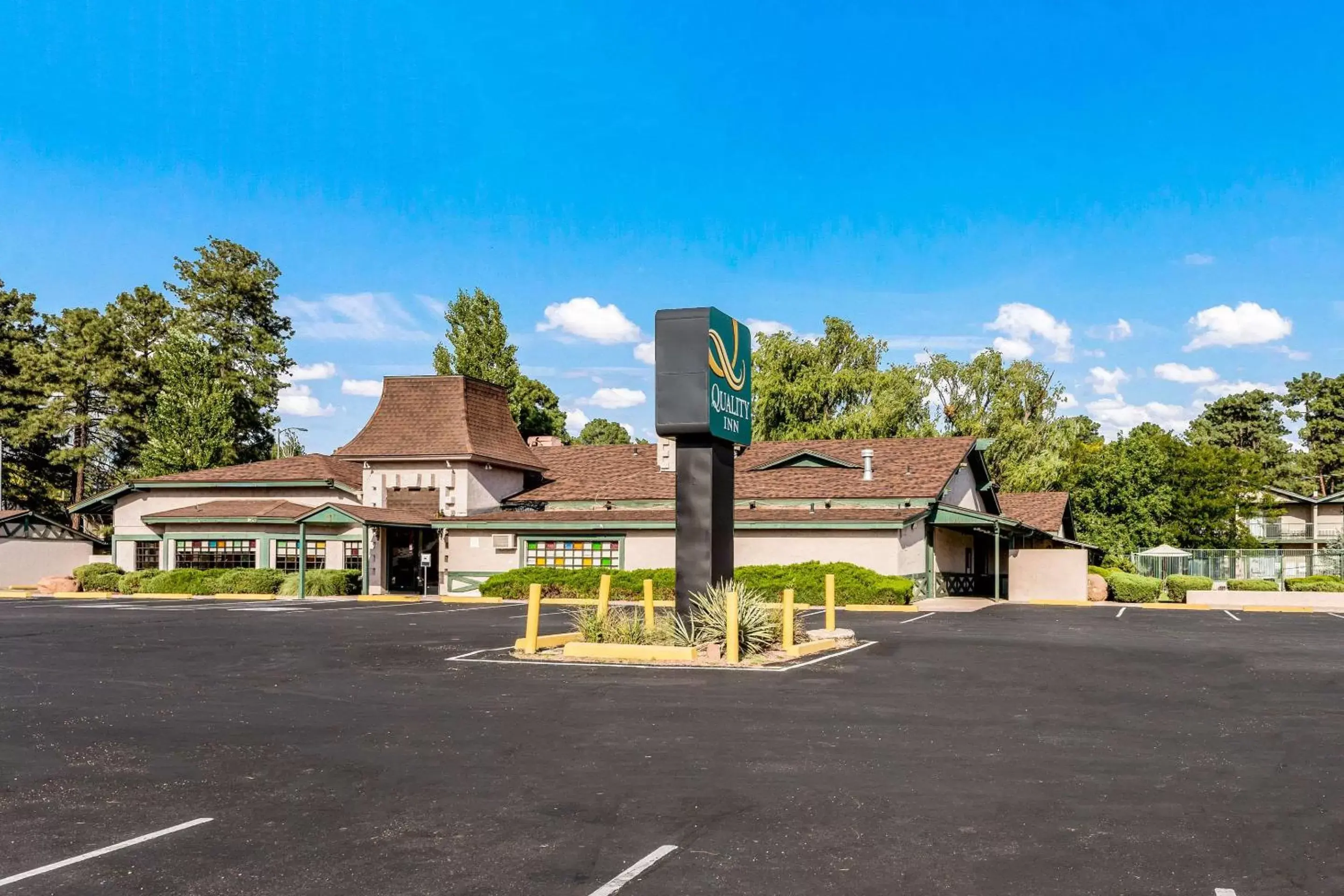 Property Building in Quality Inn Payson