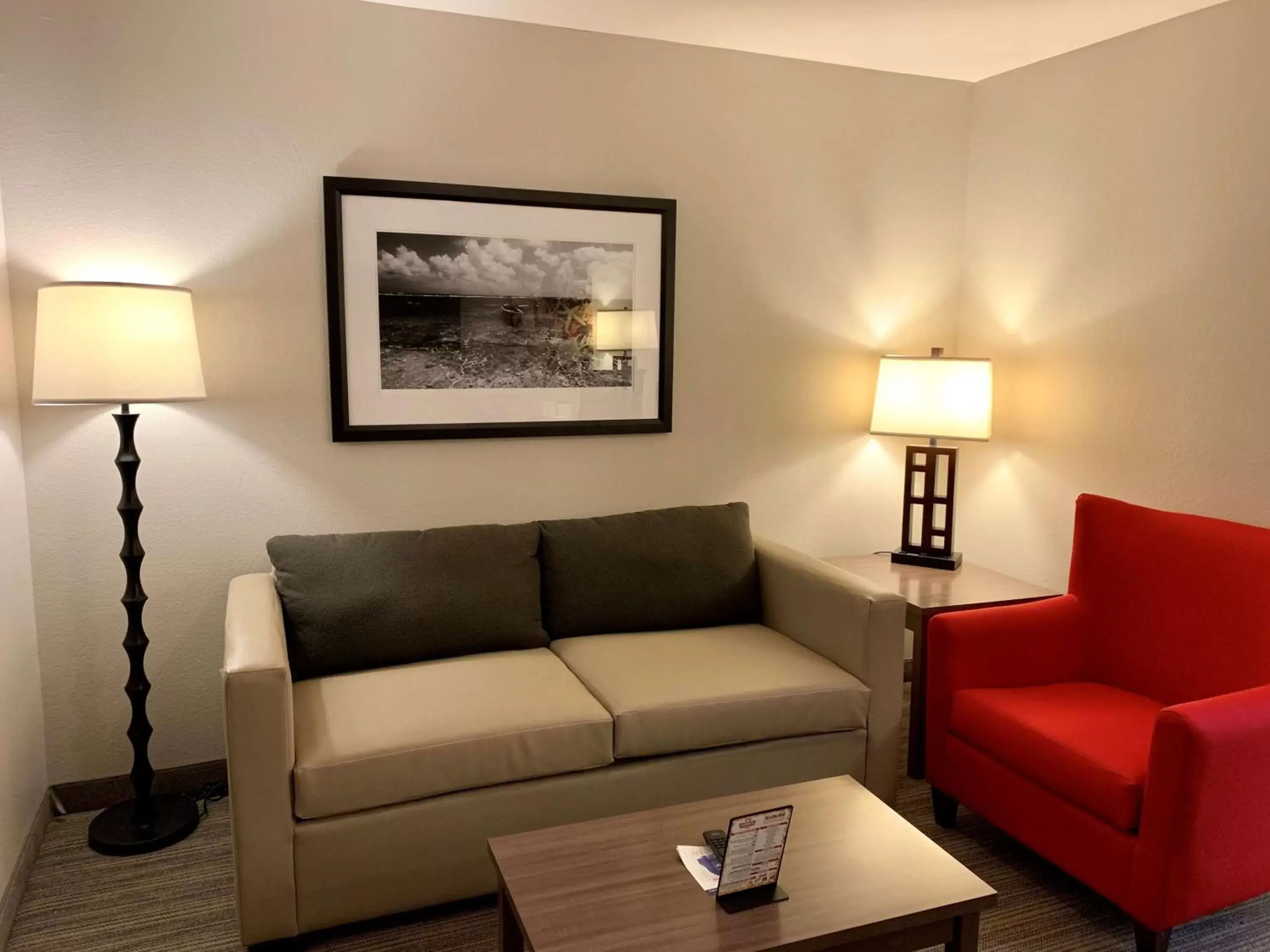 Photo of the whole room, Seating Area in Country Inn & Suites by Radisson, Kenosha, WI