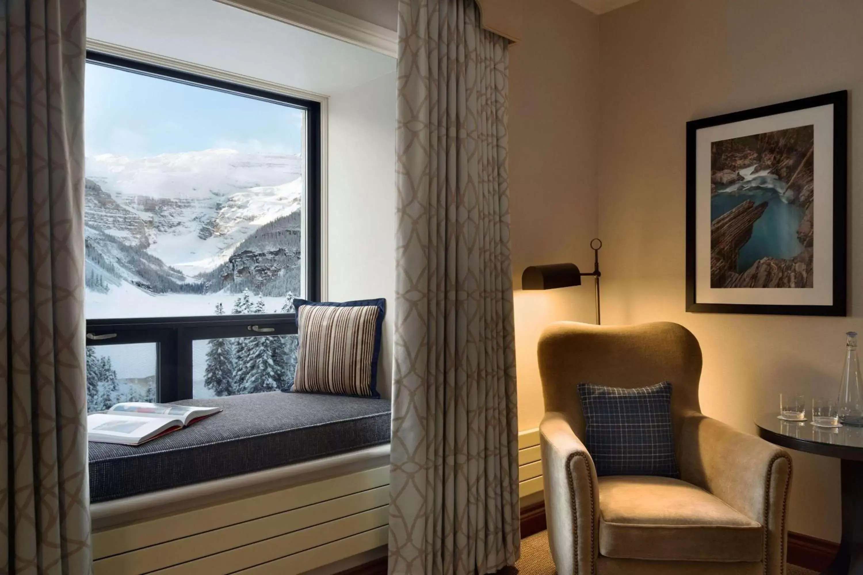 Bedroom, Mountain View in Fairmont Château Lake Louise