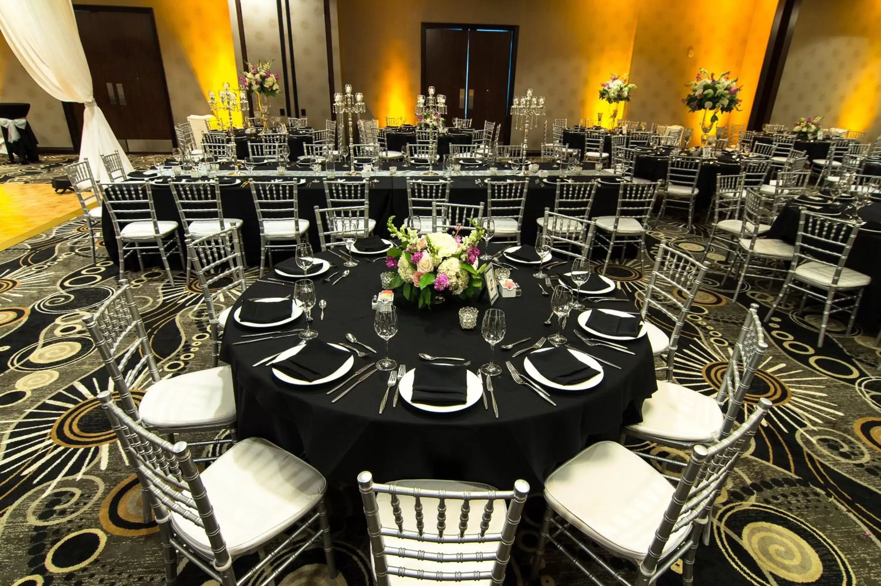 Banquet/Function facilities, Restaurant/Places to Eat in Fort Pontchartrain Detroit, a Wyndham Hotel