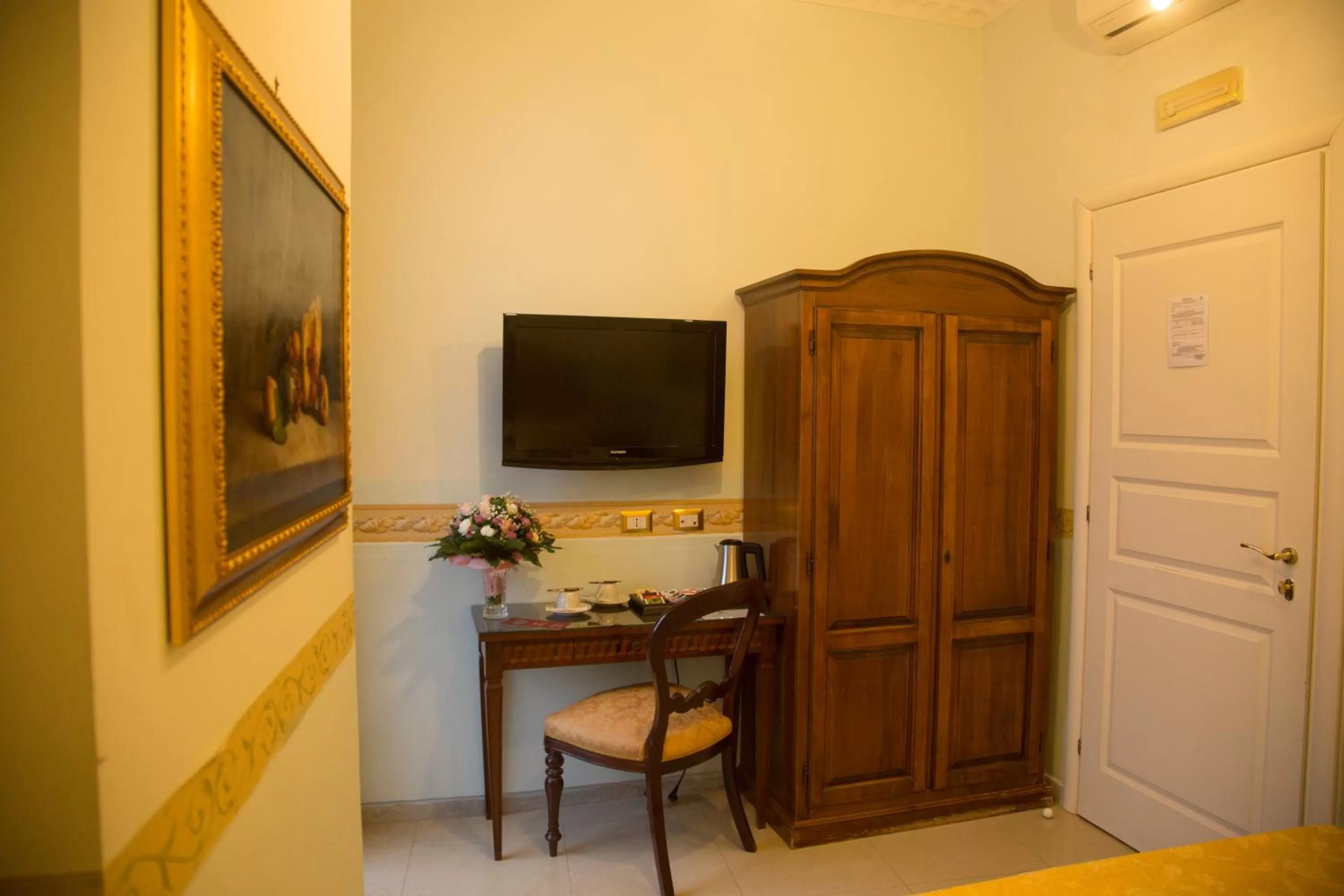 TV and multimedia in B&B Art Suite Santa Brigida
