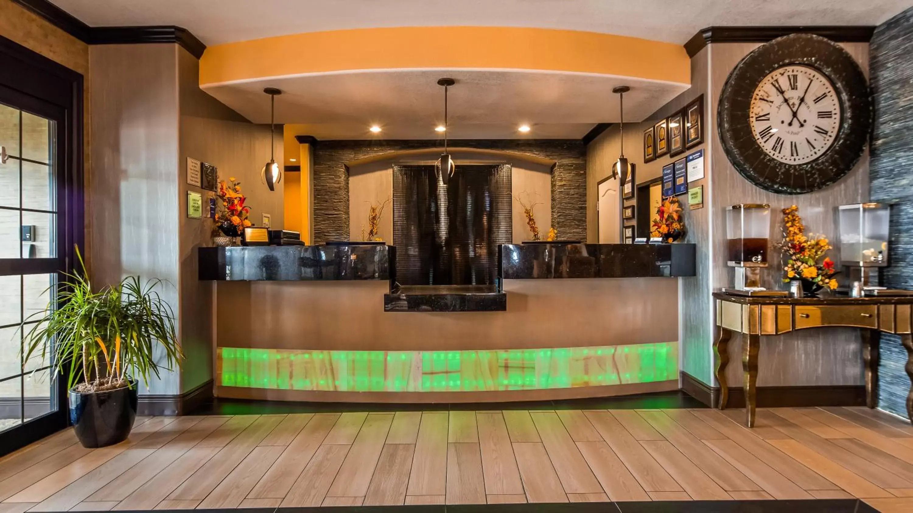 Lobby or reception, Lobby/Reception in Best Western Plus Emerald Inn & Suites