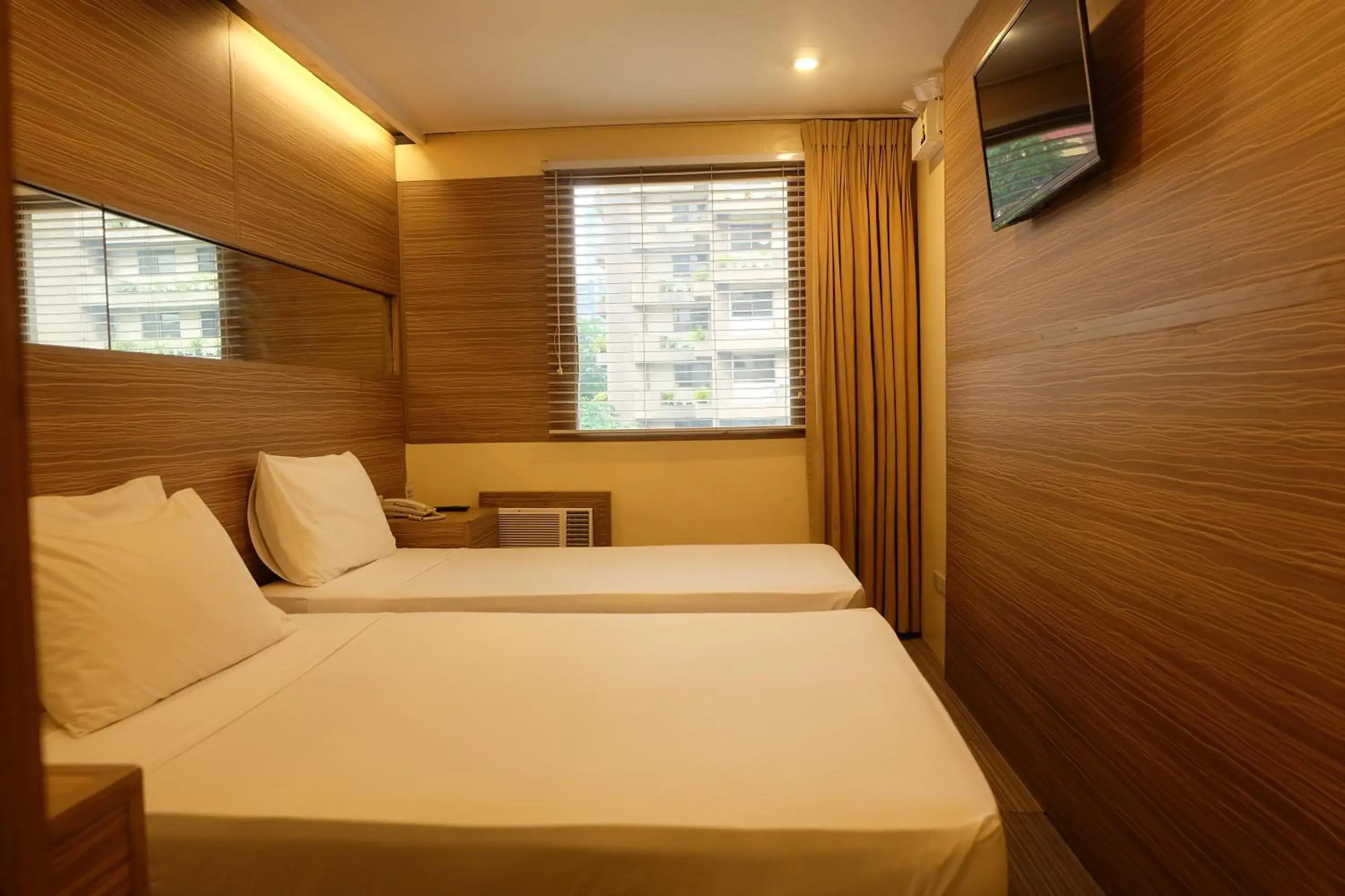 Deluxe Triple Room in Spaces Hotel Makati - People & Pets