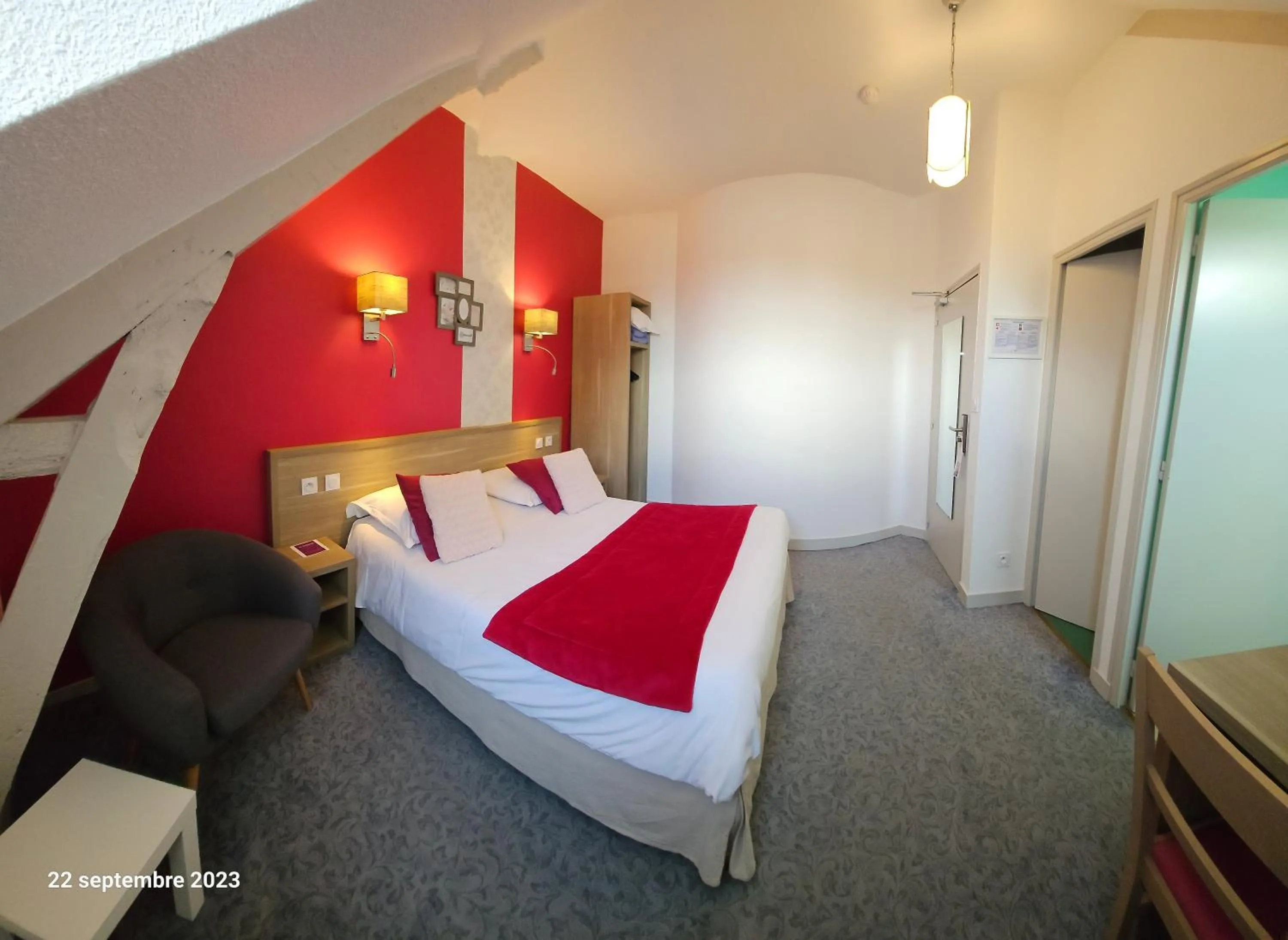 Decorative detail, Bed in Hôtel Le Rohan Charme et Caractère