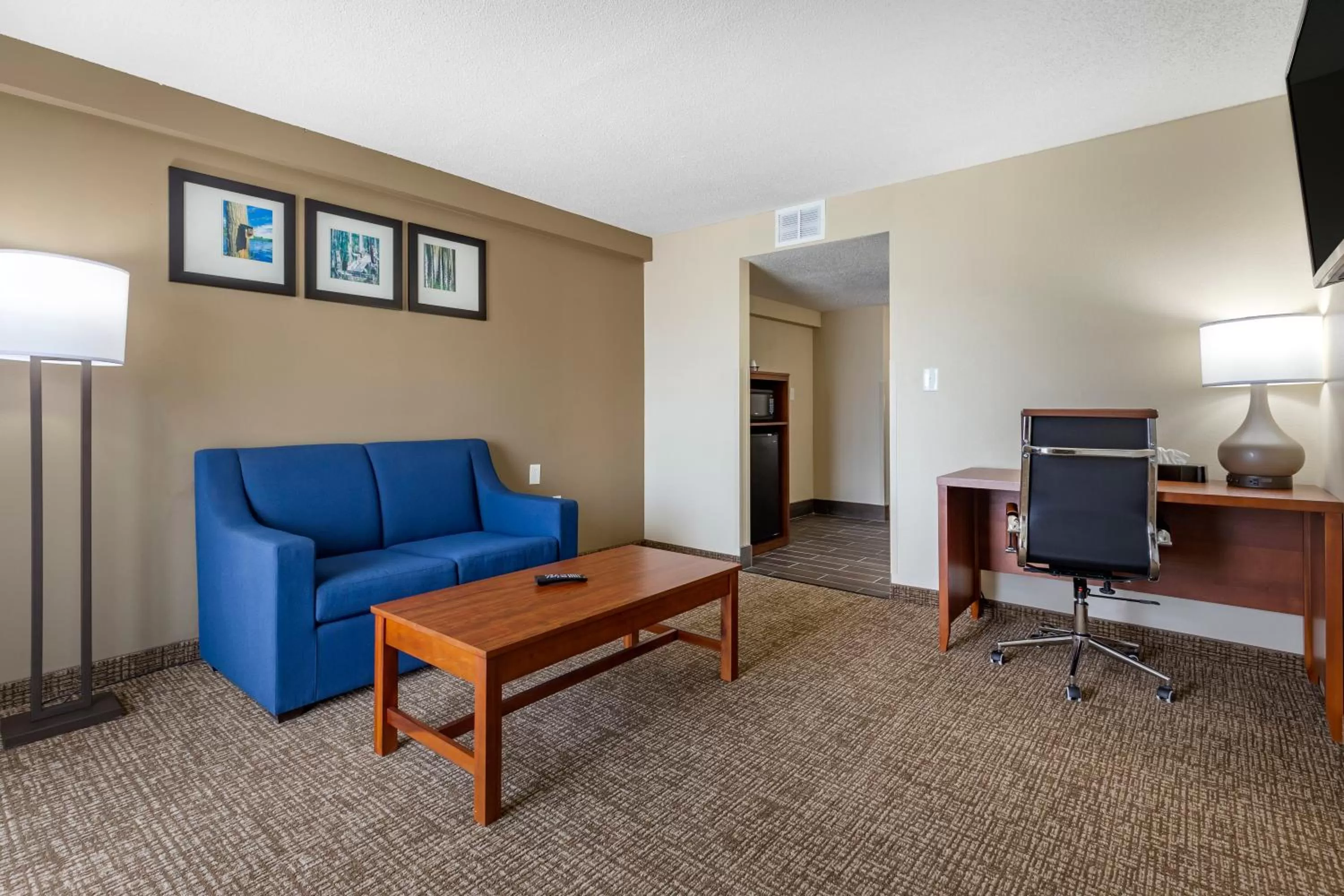 Living room in Comfort Inn & Suites Spring Lake - Fayetteville near Fort Bragg