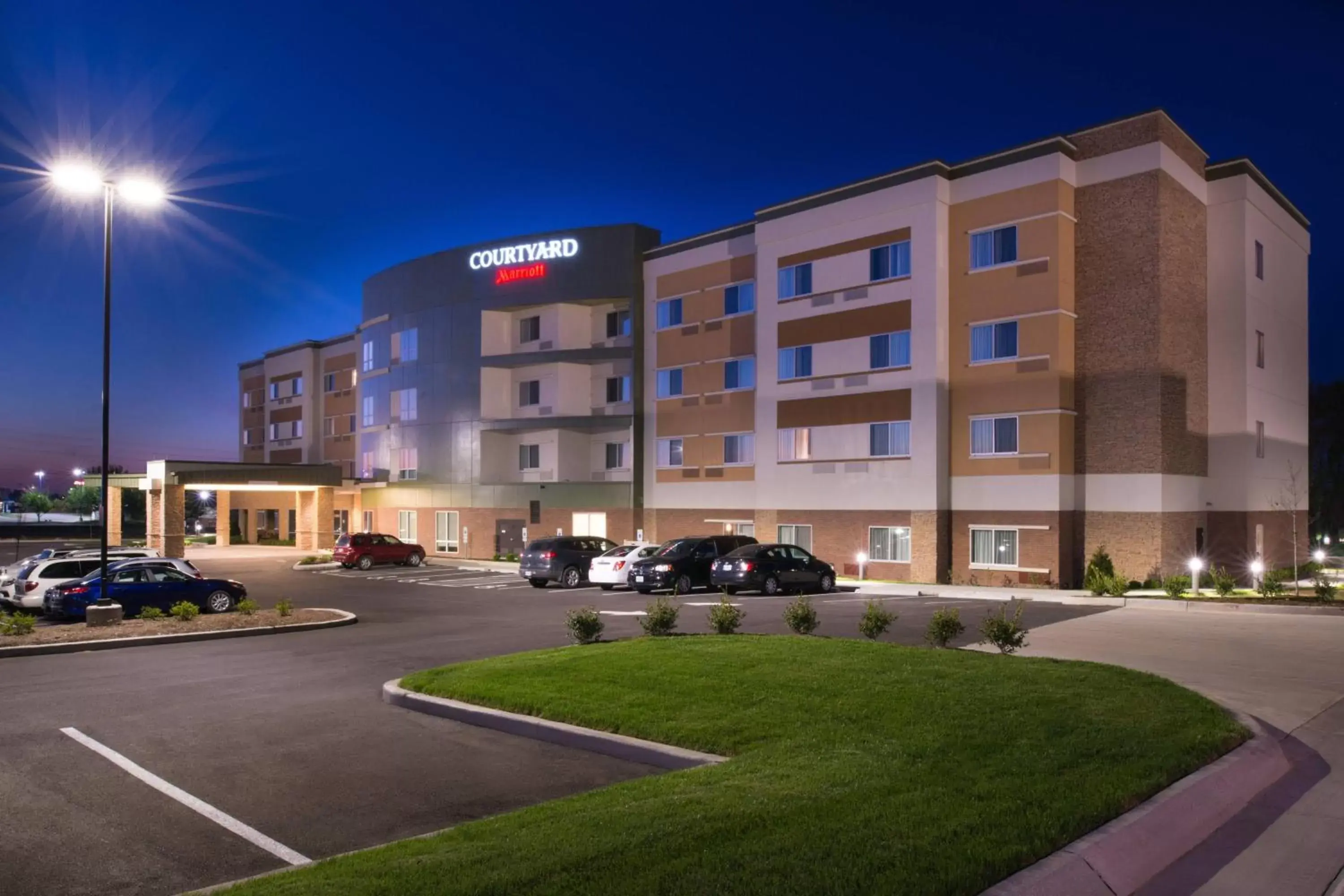 Property Building in Courtyard by Marriott St. Louis St. Peters