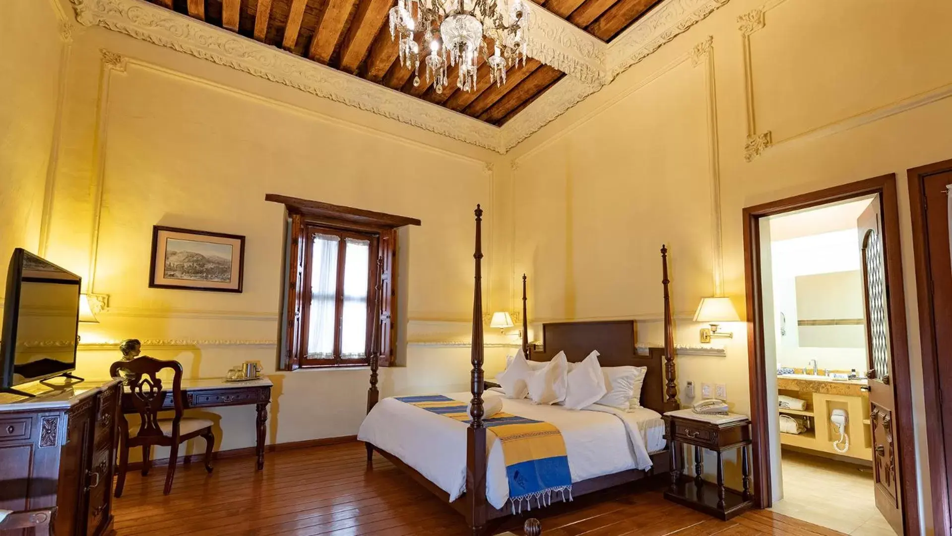 Photo of the whole room, Bed in Hotel Boutique Casona de la China Poblana - Adults Only