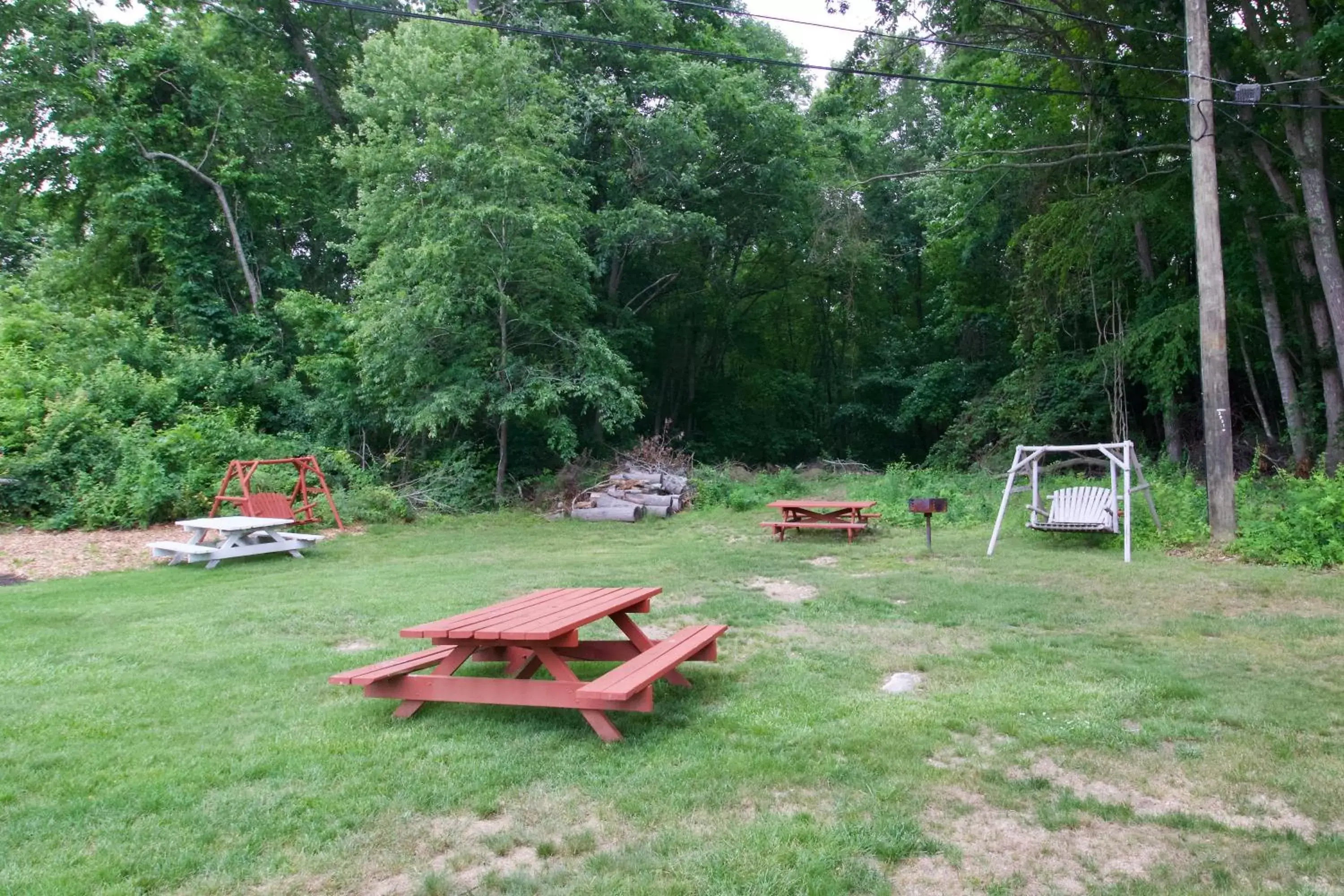 BBQ facilities, Garden in Oakdell Motel WATERFORD CT