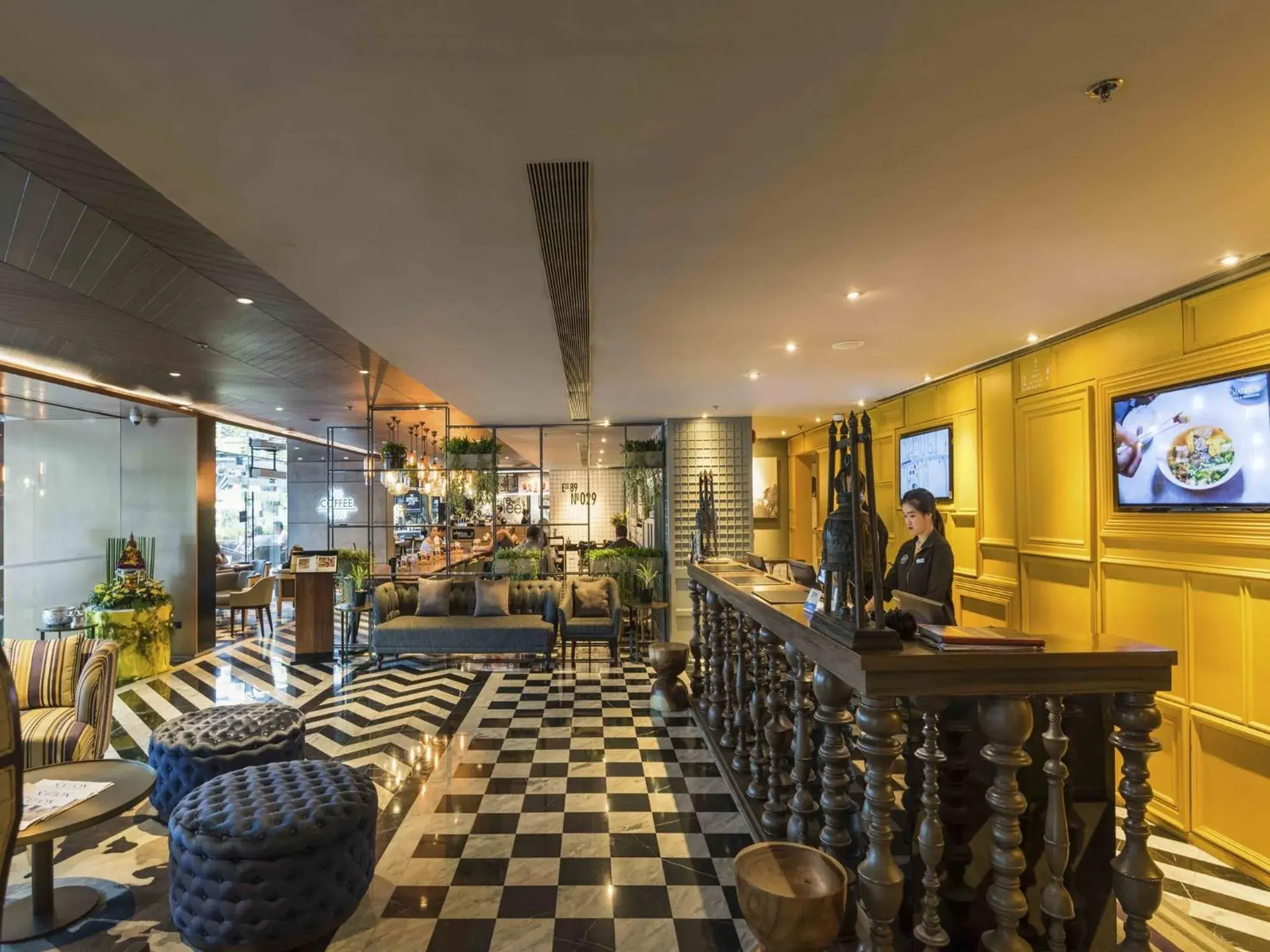 Lobby or reception, Lounge/Bar in Maitria Hotel Sukhumvit 18 Bangkok – A Chatrium Collection