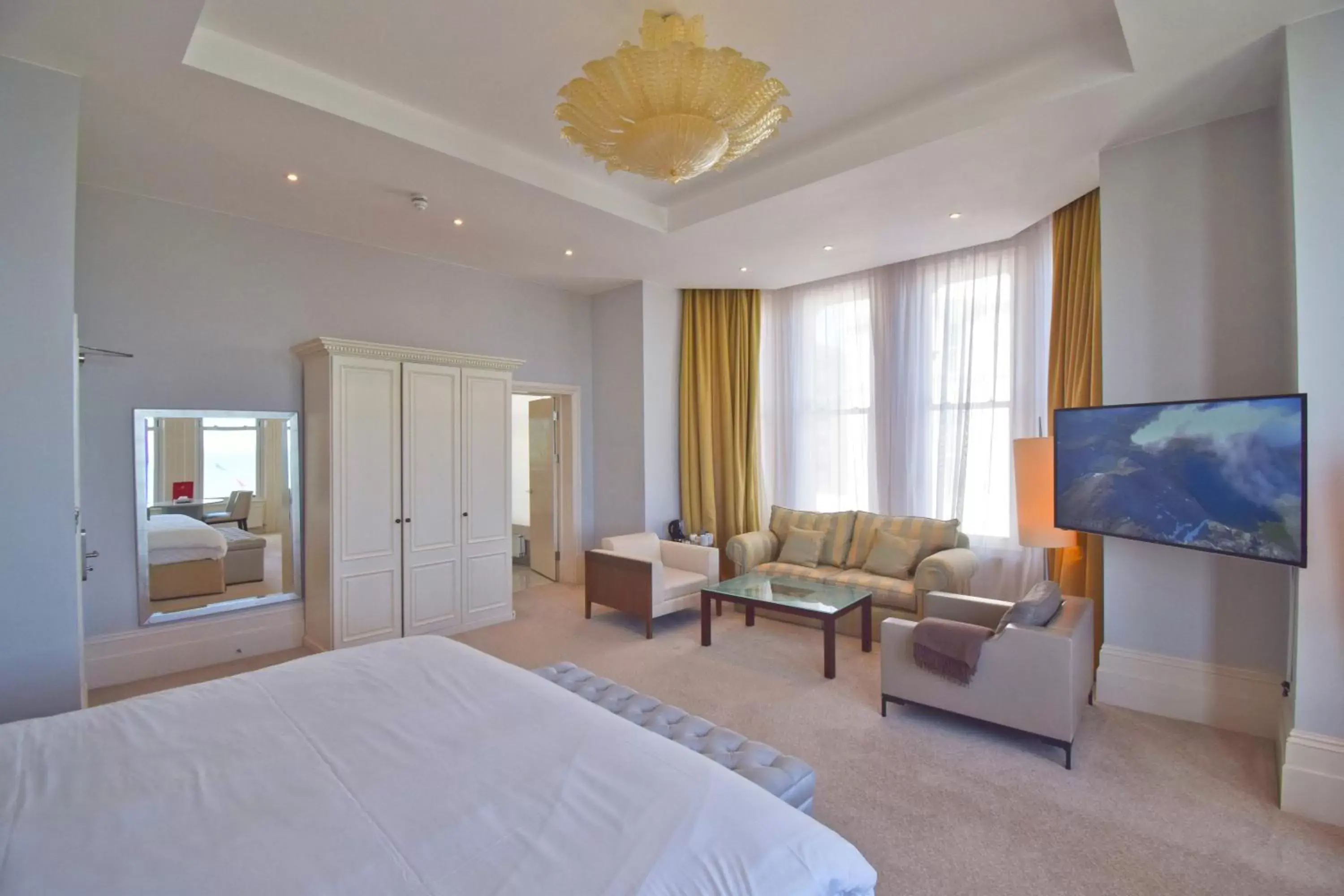 Seating area, Bed in The Chatsworth Hotel Seating area, Bed in The Chatsworth Hotel