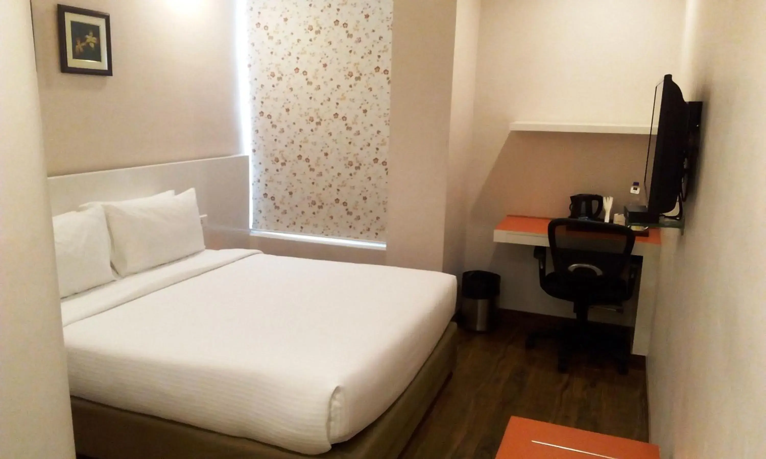 Photo of the whole room, Bed in Mango Hotels - Prangan