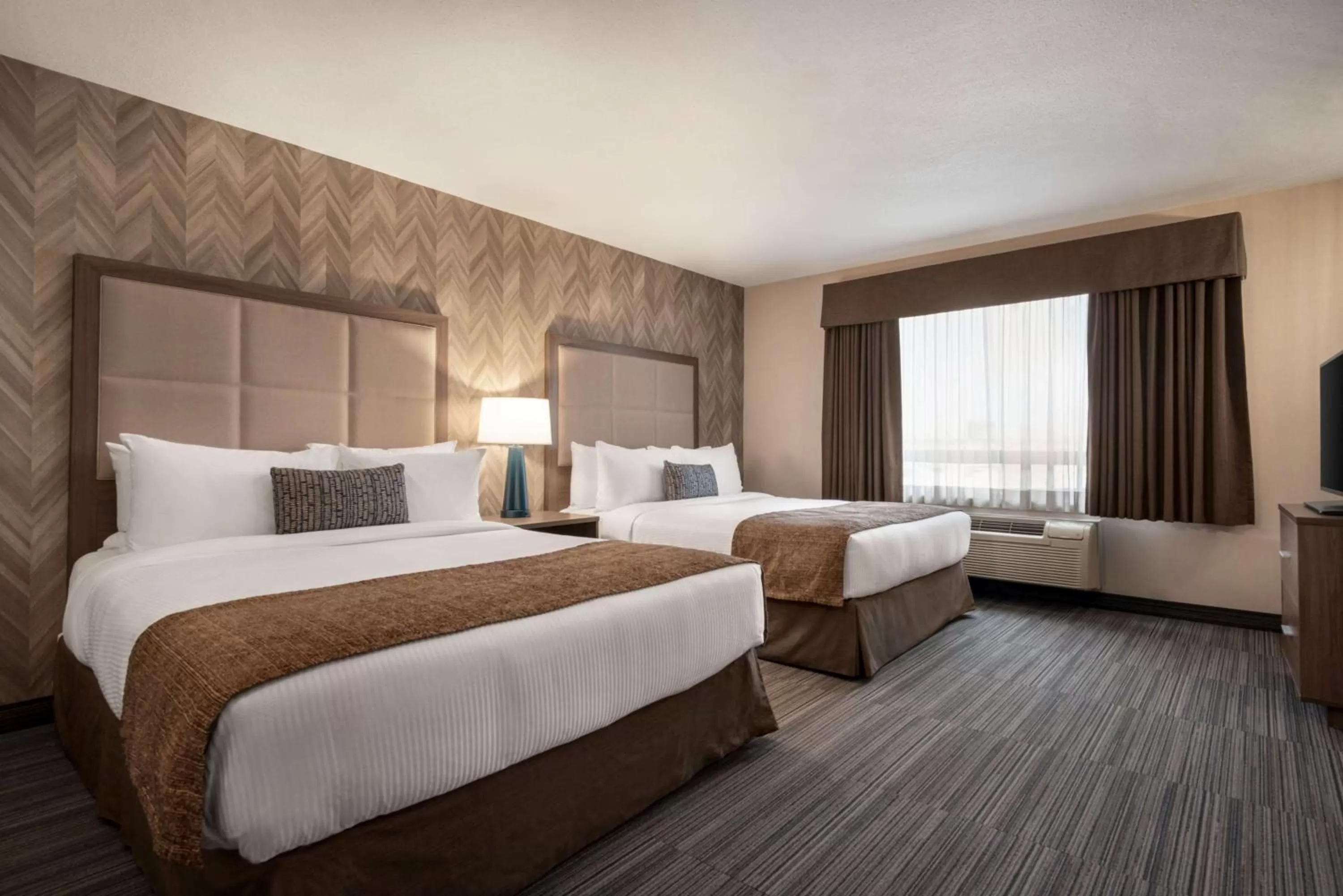 Photo of the whole room, Bed in Canalta Airdrie