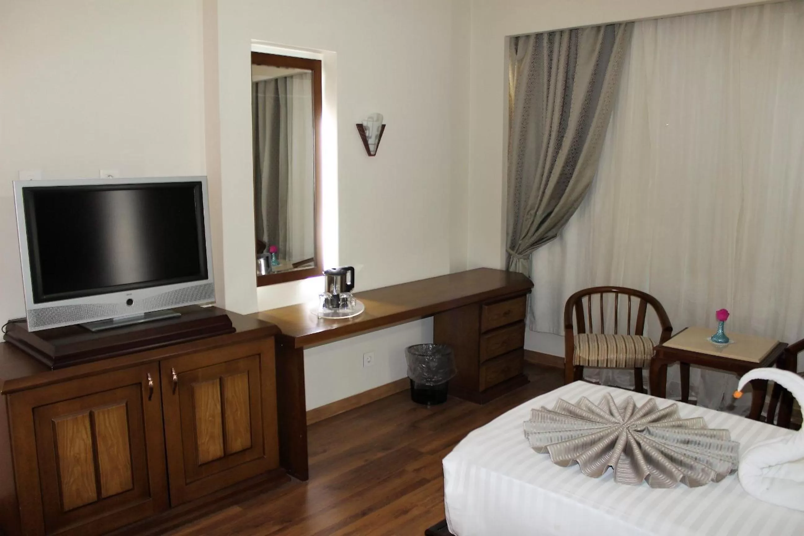 Coffee/tea facilities, Bed in Cleopatra Hotel