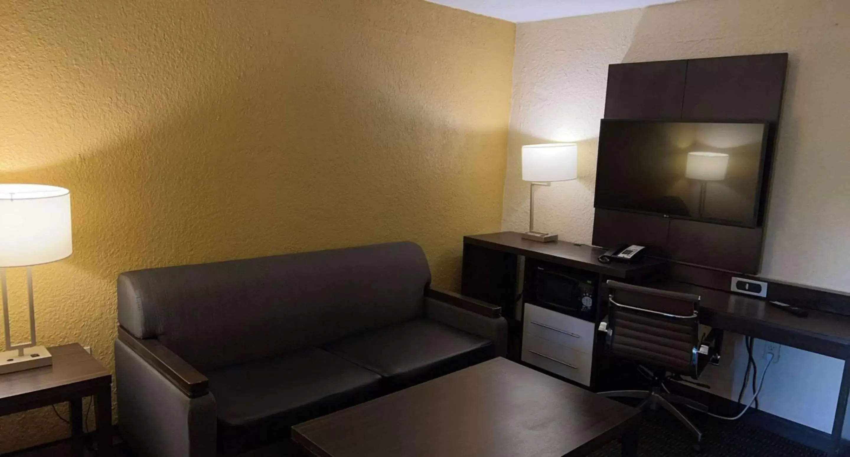 Bedroom, Seating Area in SureStay Plus Hotel by Best Western Vero Beach