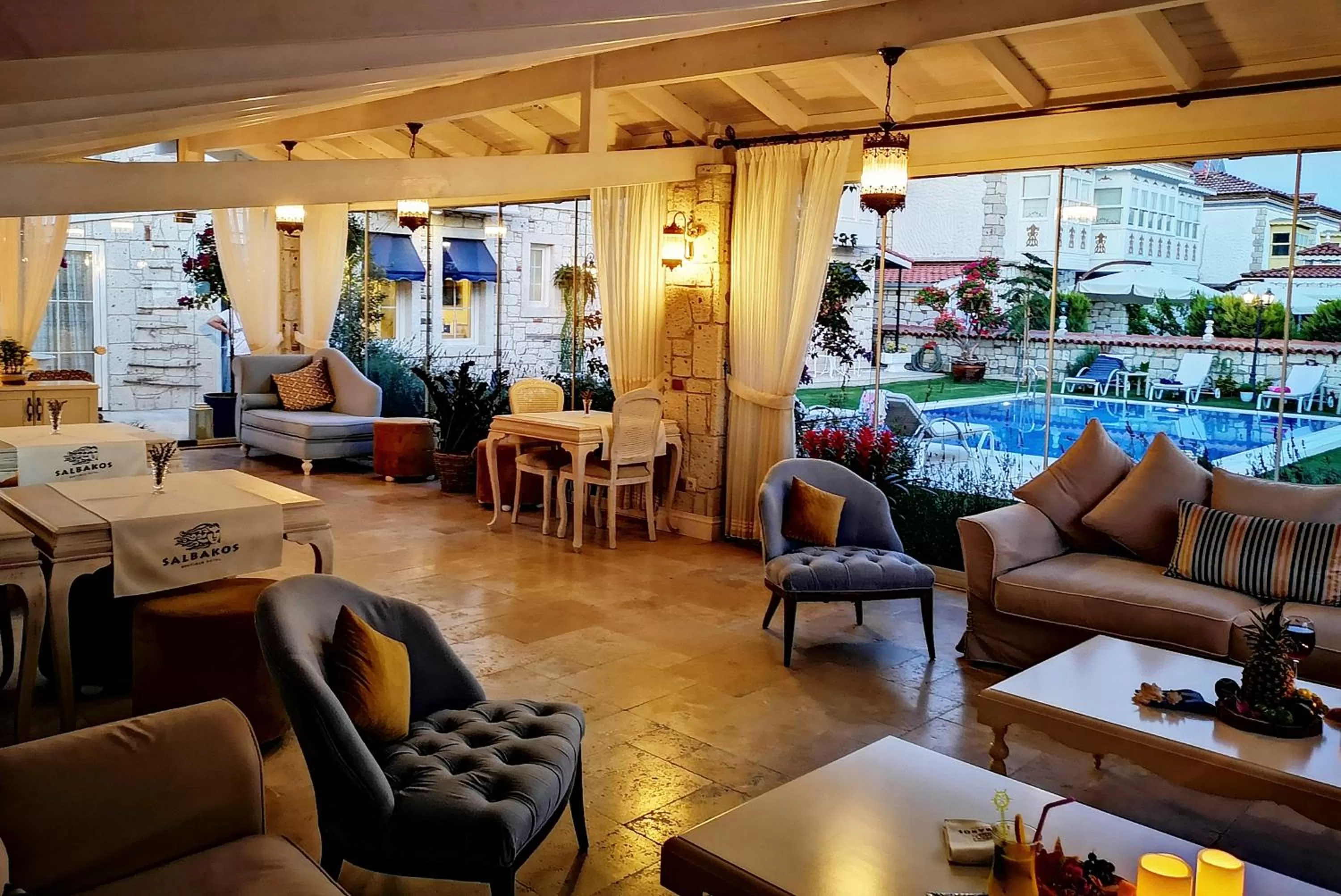 Restaurant/places to eat in Salbakos Herakleia Hotel